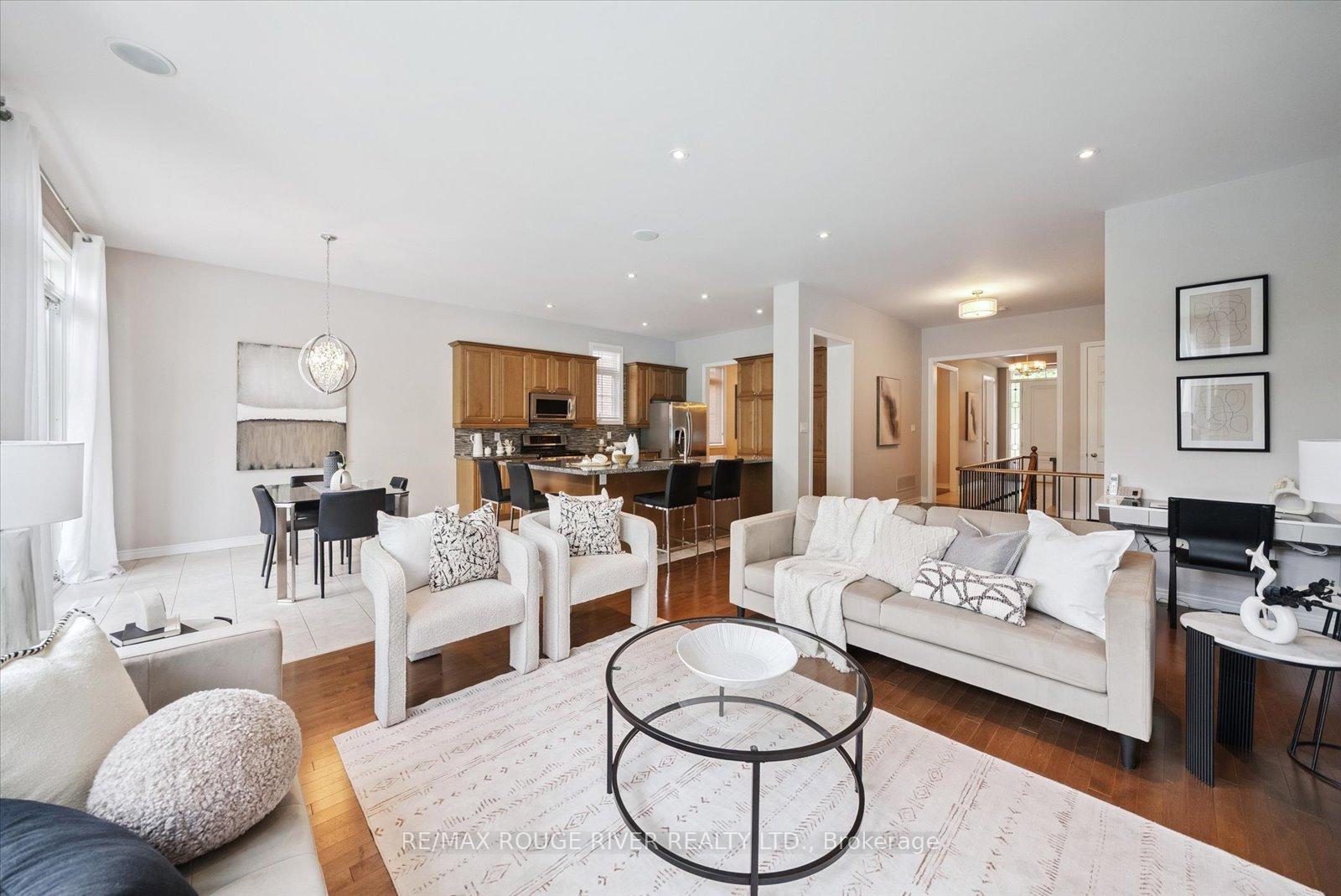 Photo 12 of 47 Montana Crescent, Whitby, Brooklin — HOMEH