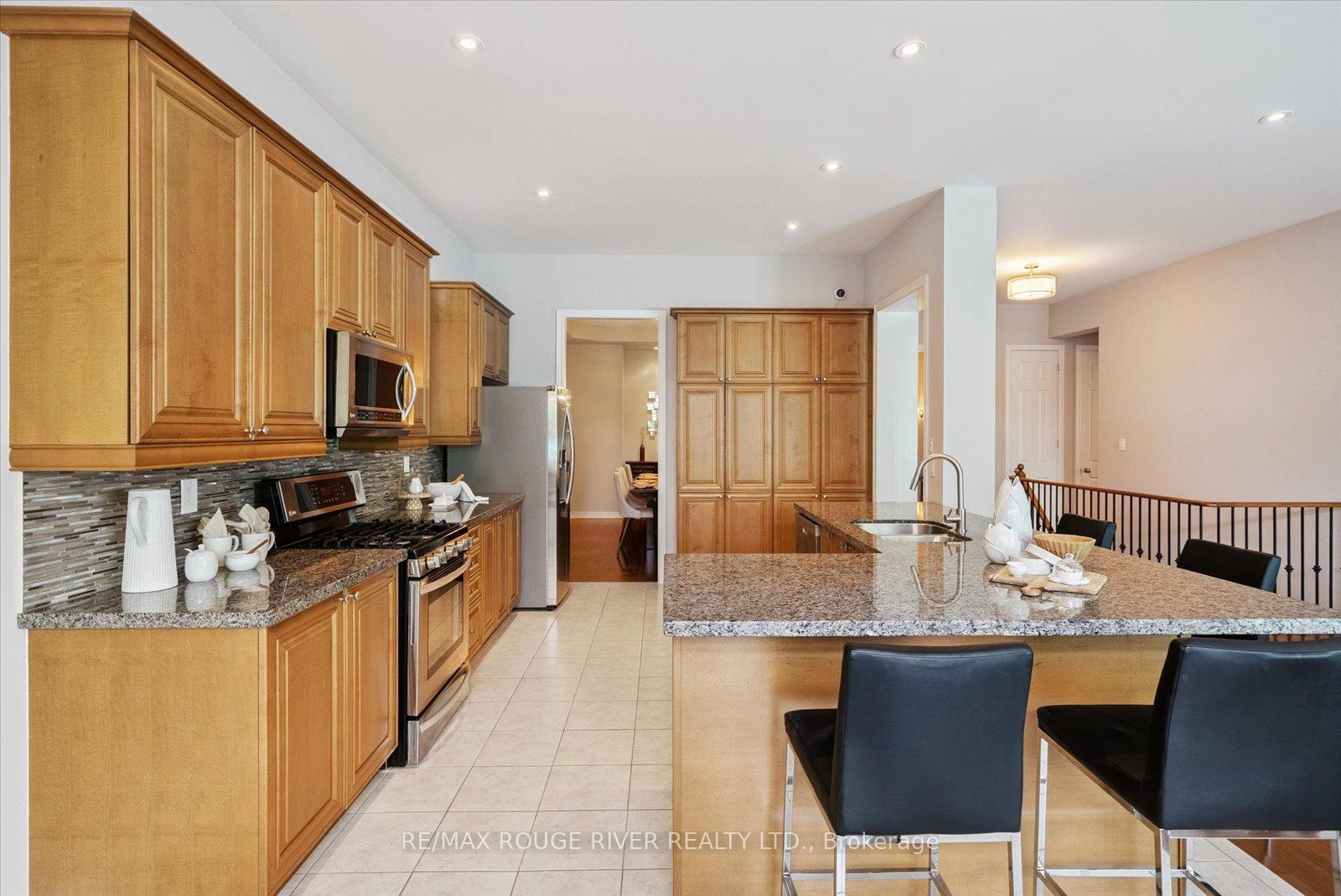 Photo 16 of 47 Montana Crescent, Whitby, Brooklin — HOMEH