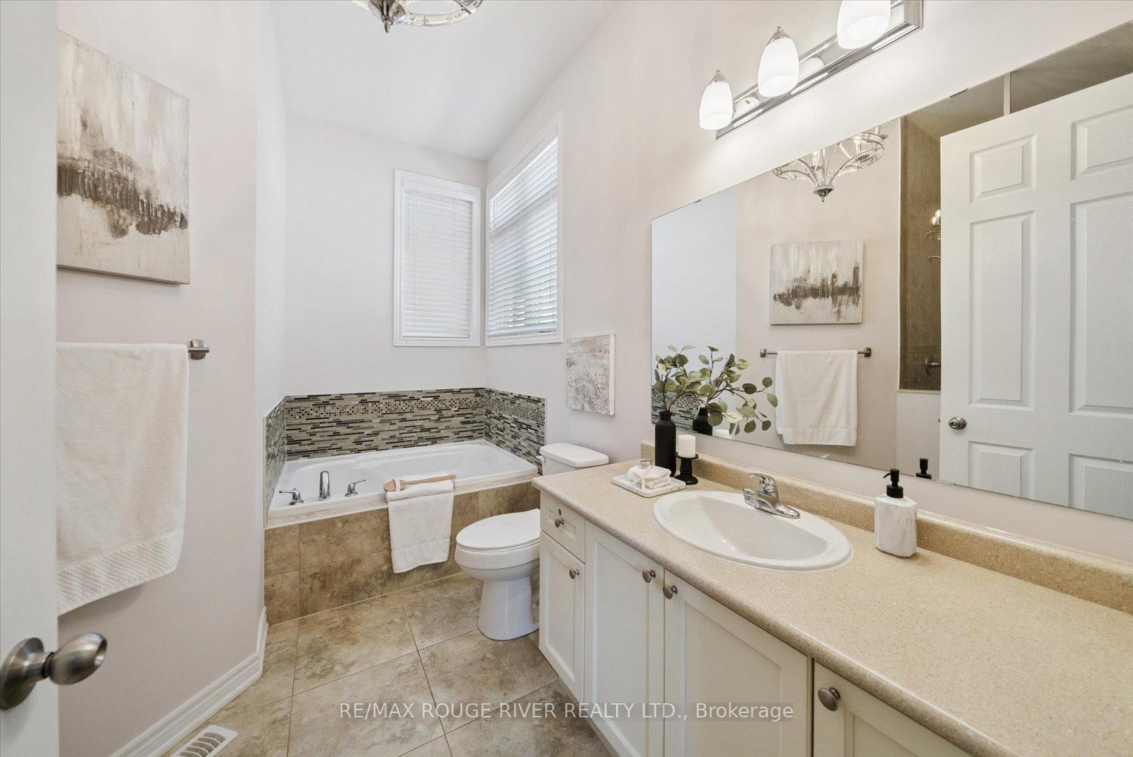 Photo 21 of 47 Montana Crescent, Whitby, Brooklin — HOMEH