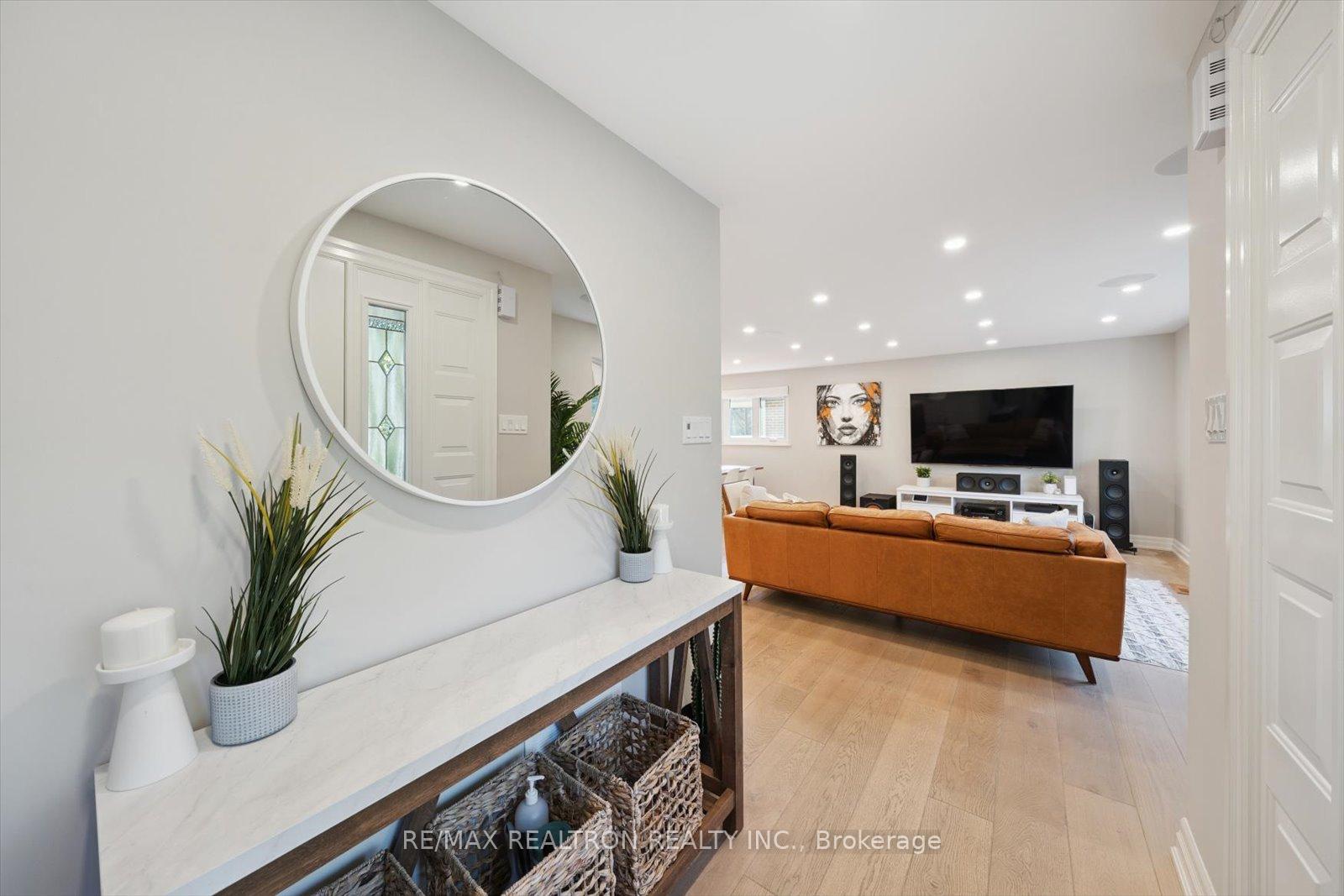 Photo 10 of 89 Devins Drive, Aurora, Aurora Heights — HOMEH