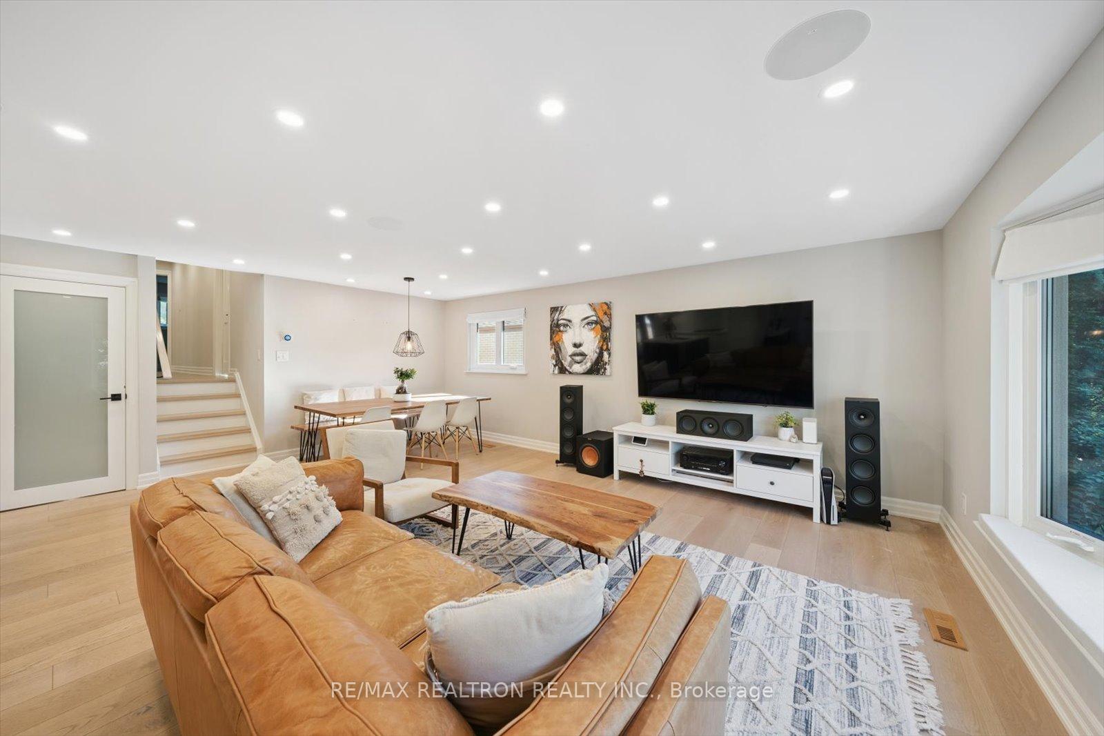 Photo 4 of 89 Devins Drive, Aurora, Aurora Heights — HOMEH