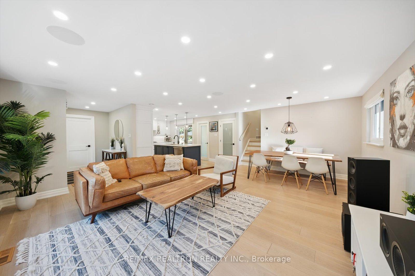 Photo 8 of 89 Devins Drive, Aurora, Aurora Heights — HOMEH