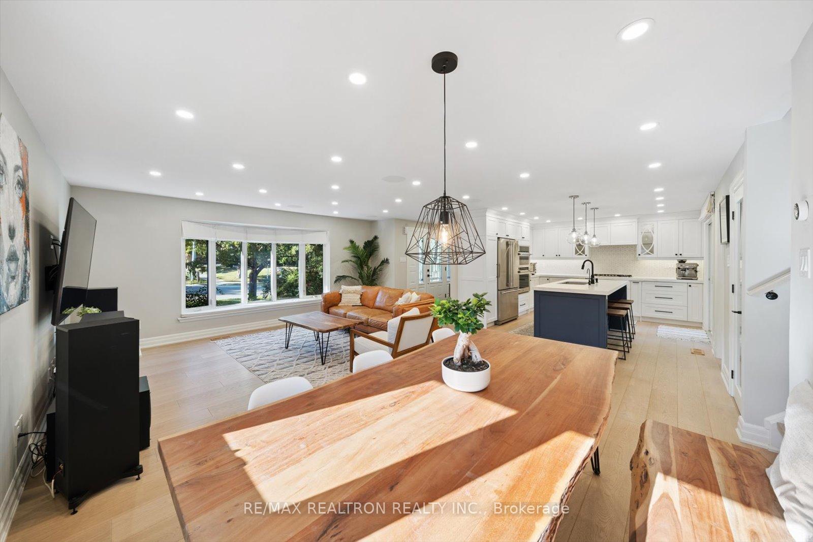 Photo 5 of 89 Devins Drive, Aurora, Aurora Heights — HOMEH