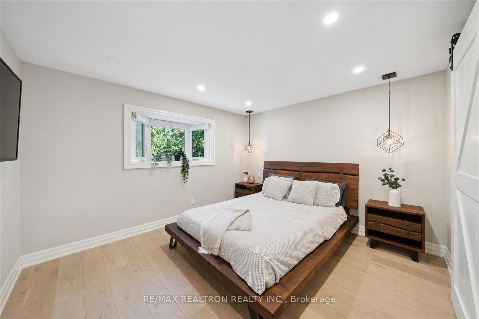 Photo 7 of 89 Devins Drive, Aurora, Aurora Heights — HOMEH