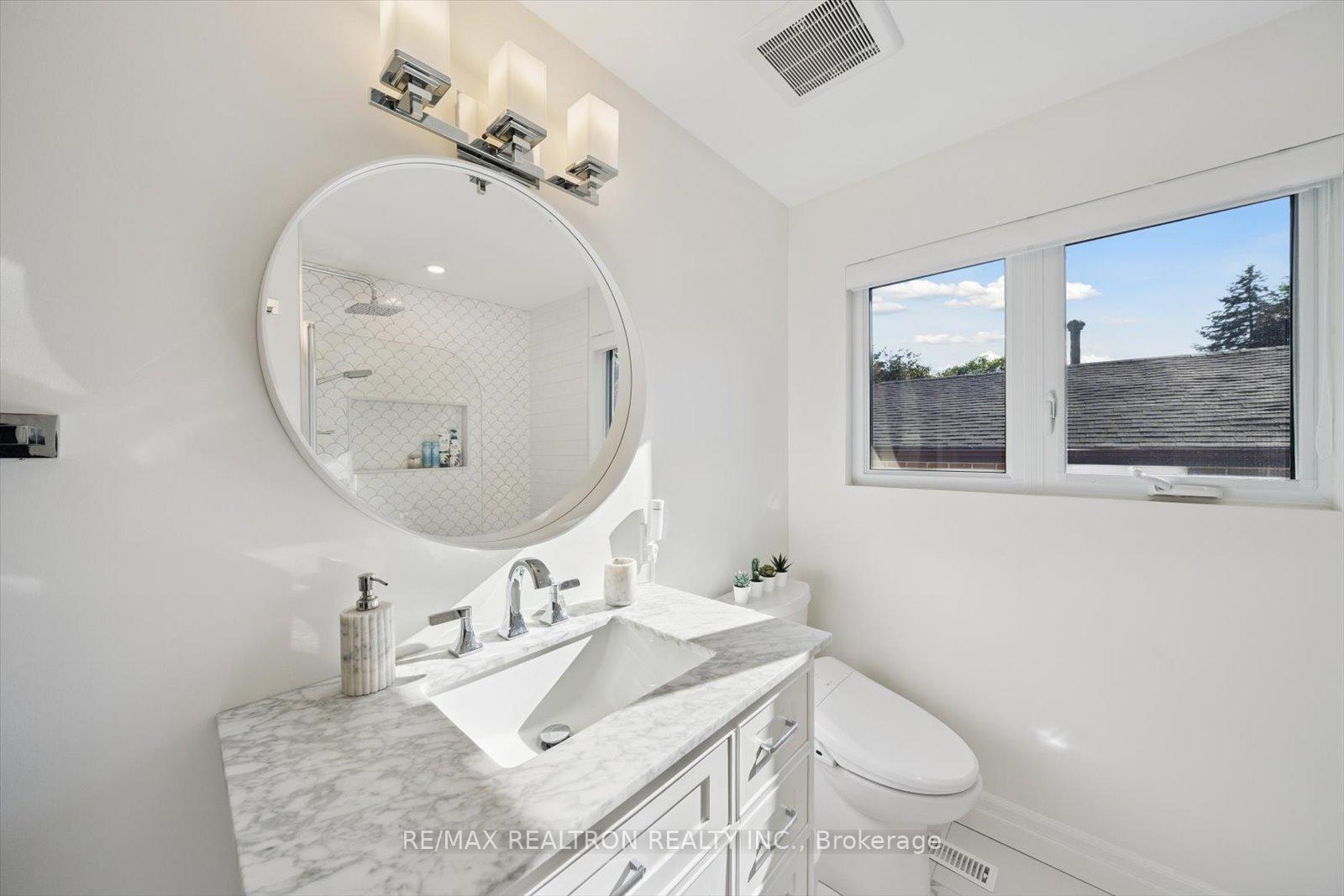 Photo 17 of 89 Devins Drive, Aurora, Aurora Heights — HOMEH