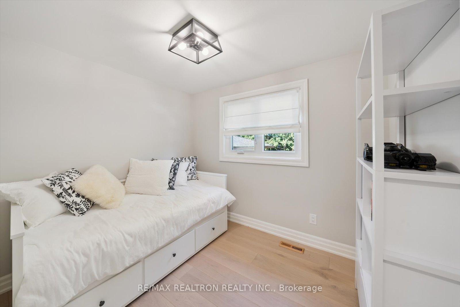 Photo 19 of 89 Devins Drive, Aurora, Aurora Heights — HOMEH