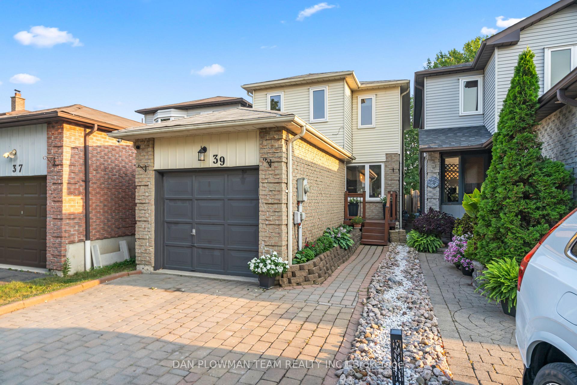Photo 3 of 39 Dorvis Drive, Whitby, Blue Grass Meadows — HOMEH