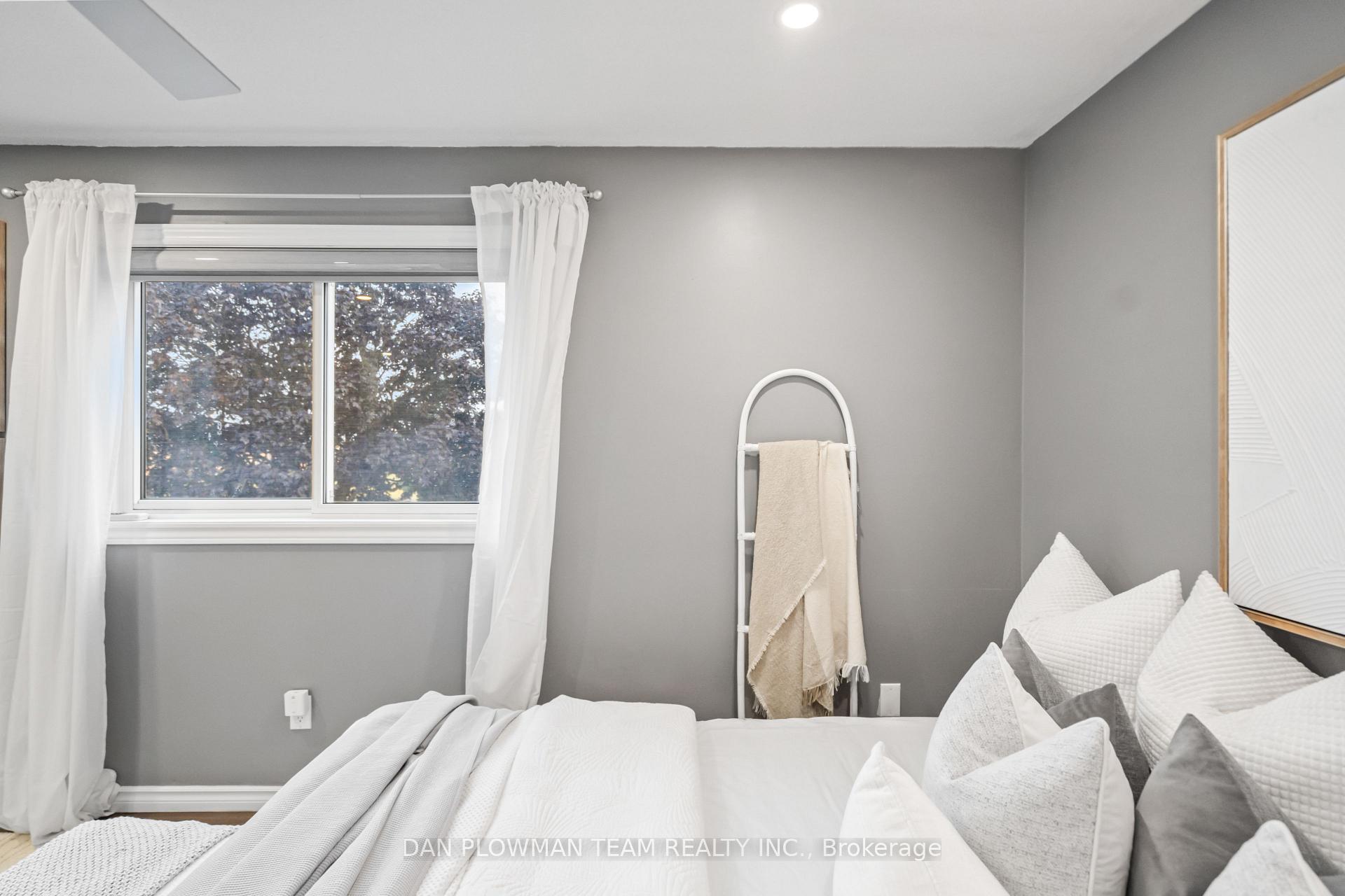 Photo 16 of 39 Dorvis Drive, Whitby, Blue Grass Meadows — HOMEH