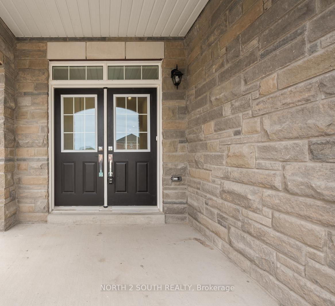 Photo 2 of 168 Gentile Circle, Vaughan, Elder Mills — HOMEH