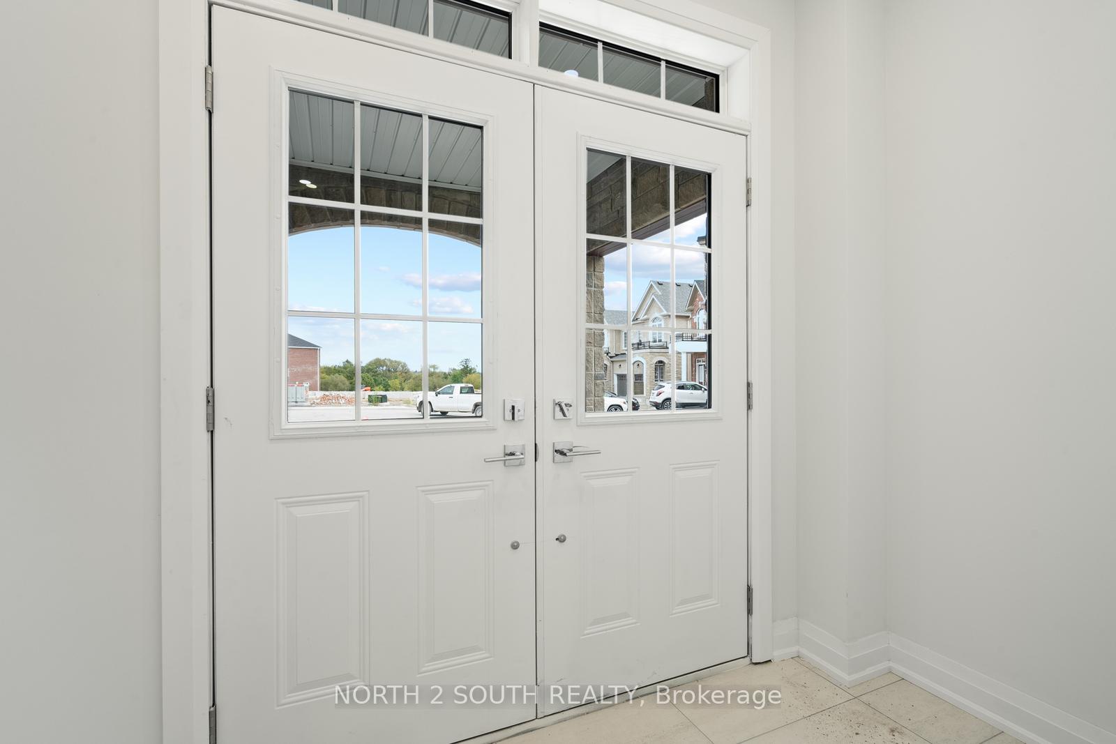 Photo 3 of 168 Gentile Circle, Vaughan, Elder Mills — HOMEH