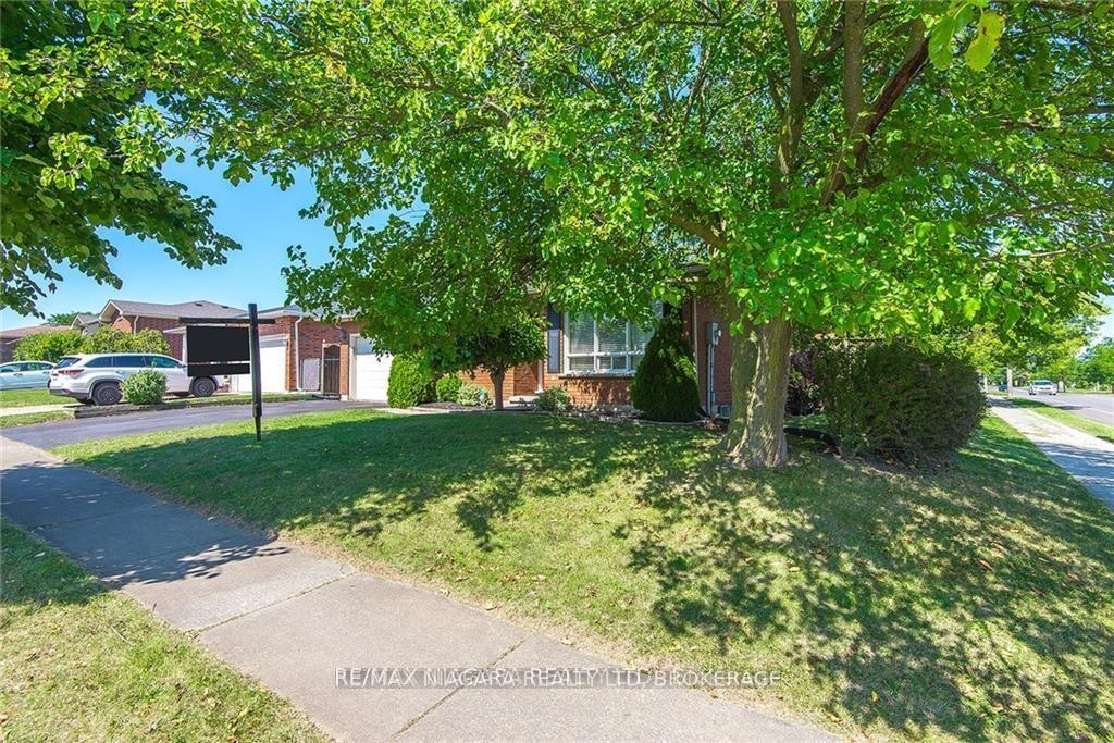 Photo 2 of 4 College Park Drive, Welland, N. Welland — HOMEH