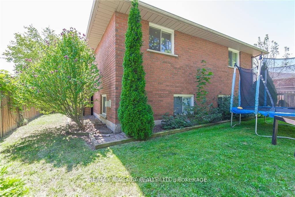 Photo 6 of 4 College Park Drive, Welland, N. Welland — HOMEH