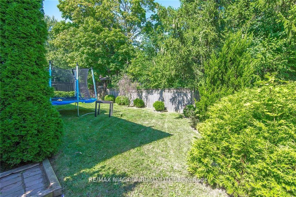 Photo 9 of 4 College Park Drive, Welland, N. Welland — HOMEH
