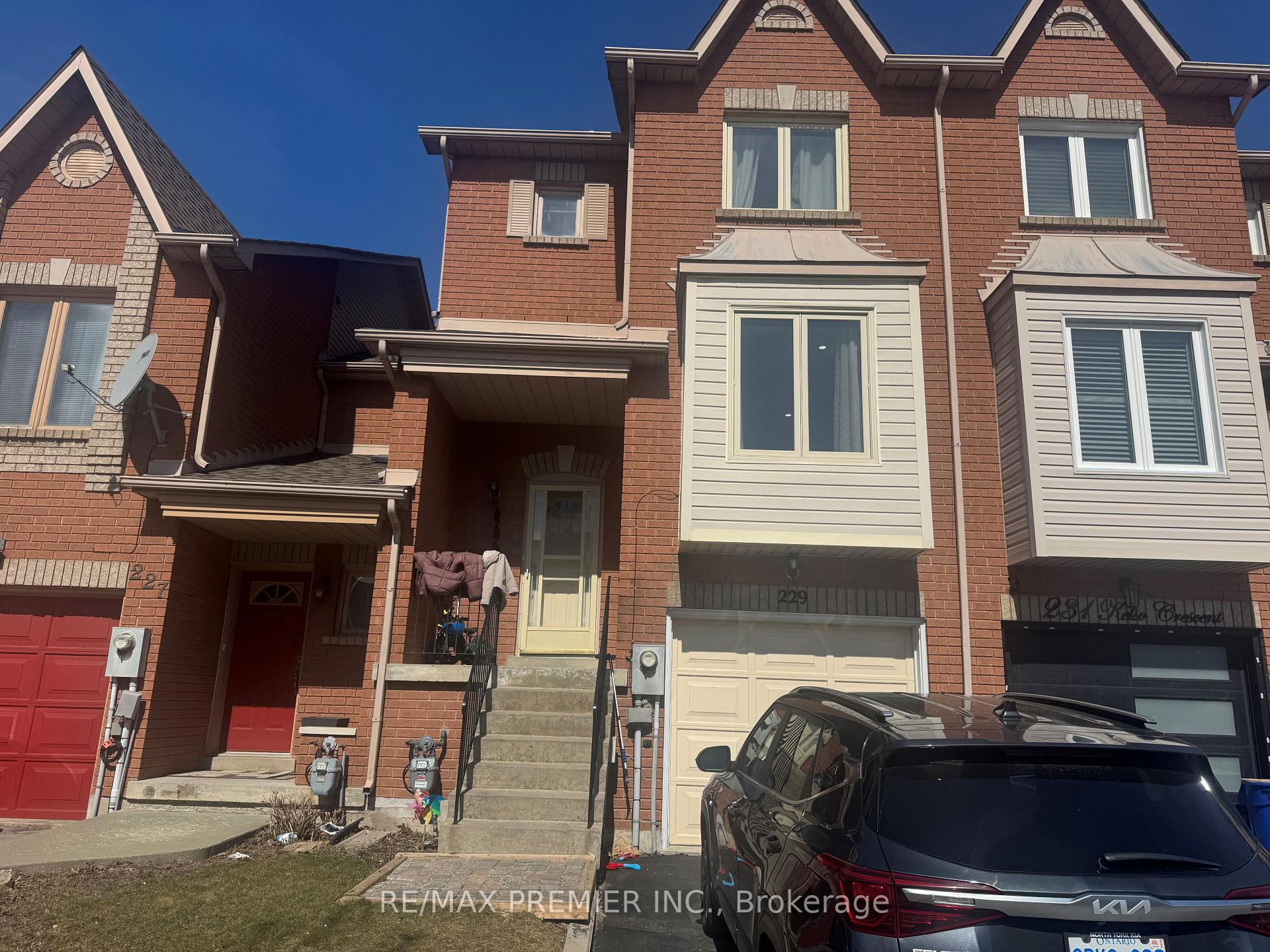 Front of 229 Kelso Crescent