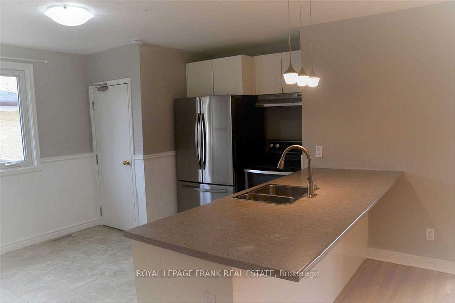 Photo 4 of Unit Upper, 207 Rosedale Drive, Whitby, Downtown Whitby — HOMEH