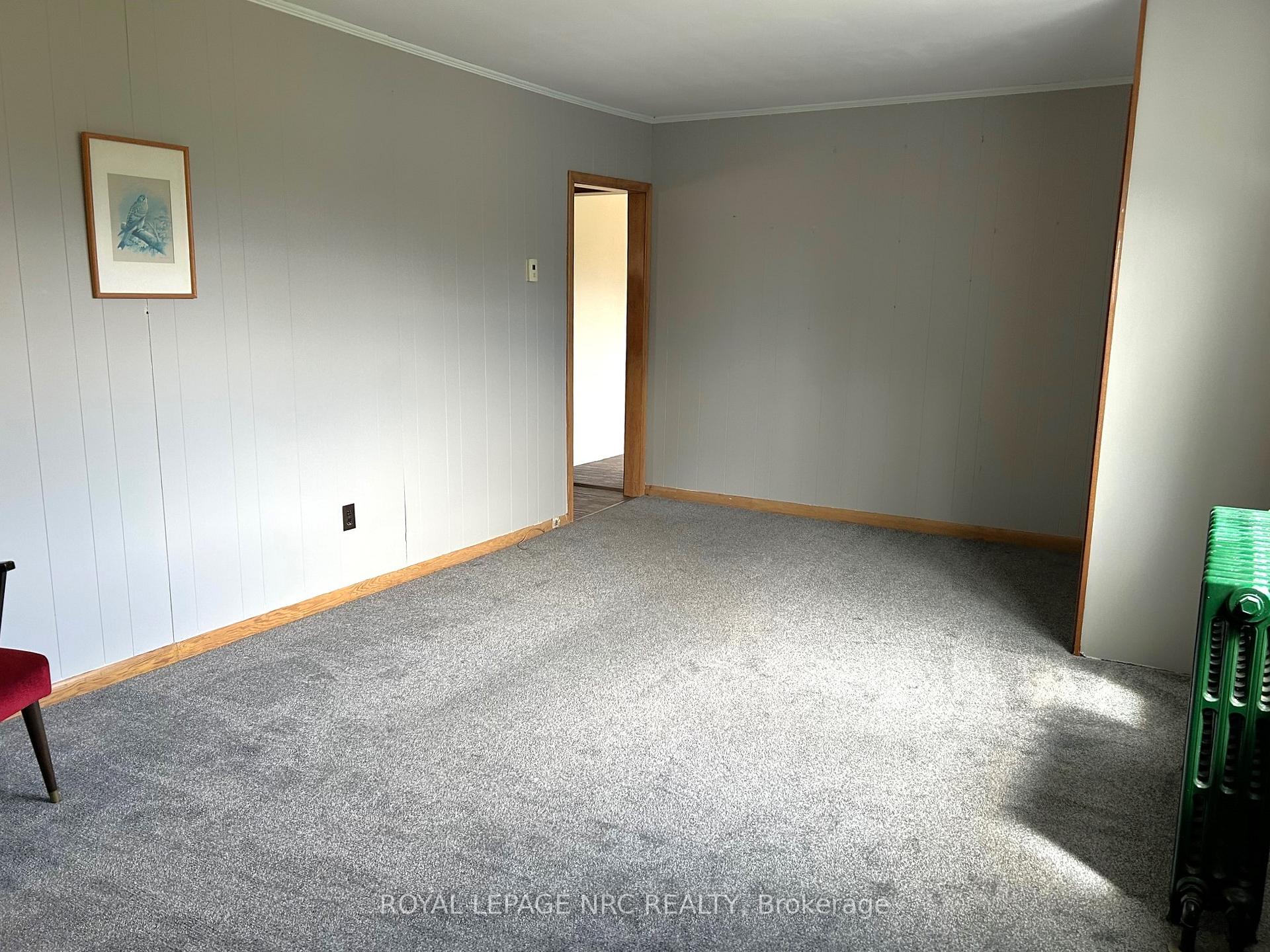 Photo 6 of 1 Klines Avenue, Welland, Broadway — HOMEH