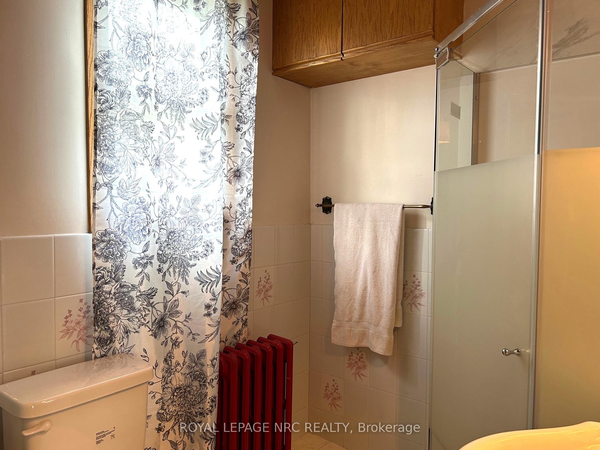 Photo 10 of 1 Klines Avenue, Welland, Broadway — HOMEH
