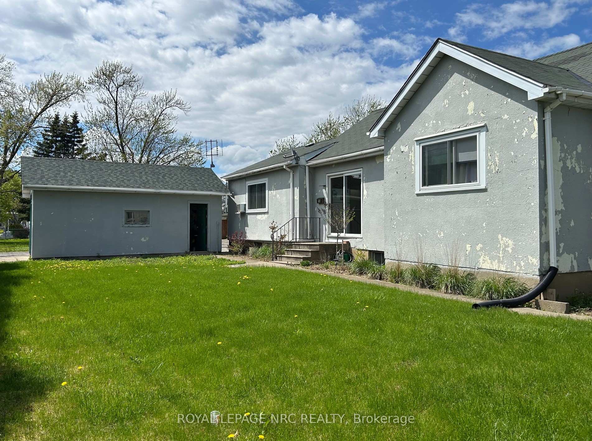 Photo 13 of 1 Klines Avenue, Welland, Broadway — HOMEH