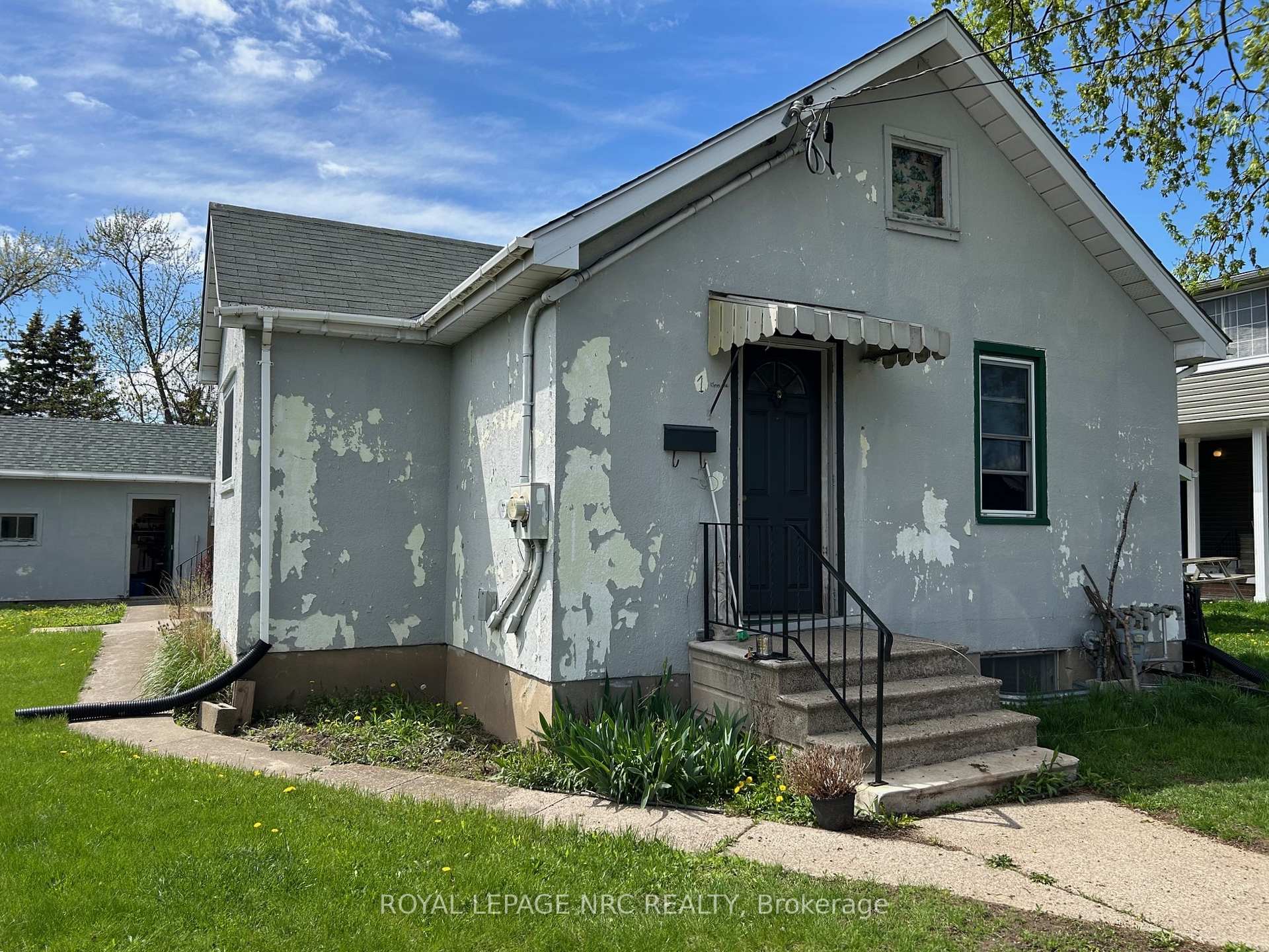 Photo 15 of 1 Klines Avenue, Welland, Broadway — HOMEH