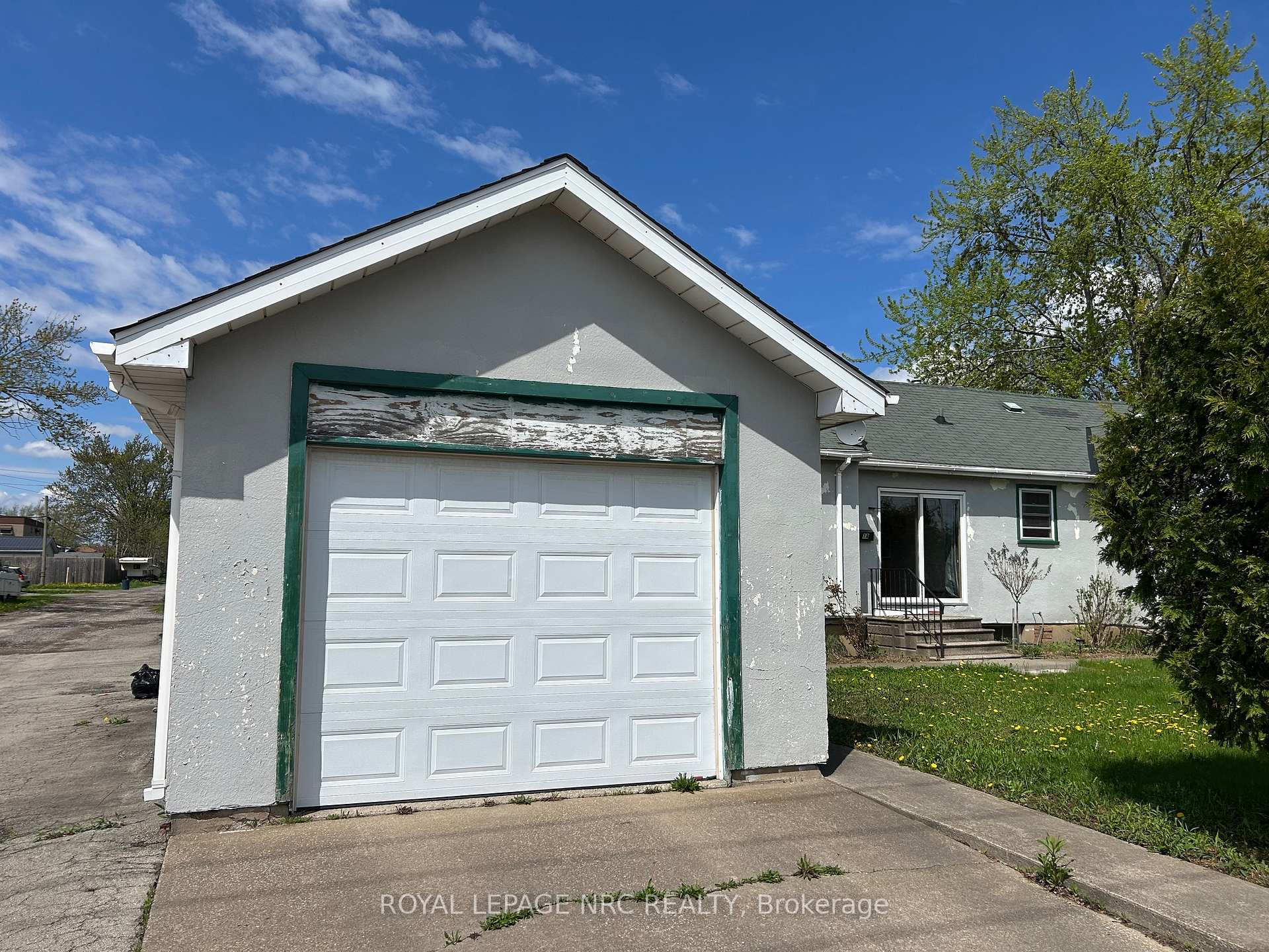 Photo 16 of 1 Klines Avenue, Welland, Broadway — HOMEH