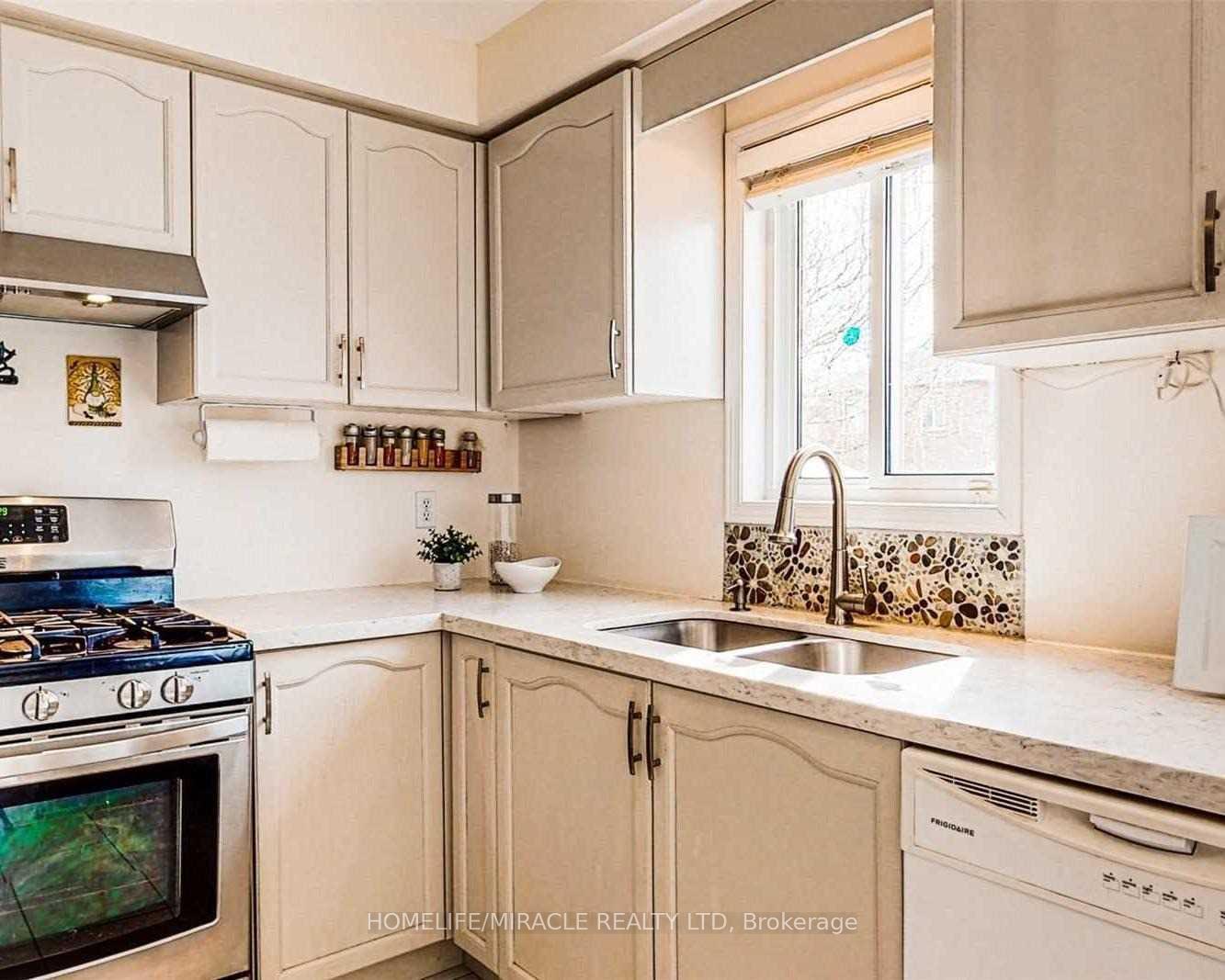 Photo 4 of 20 Forecastle Road, Whitby, Port Whitby — HOMEH