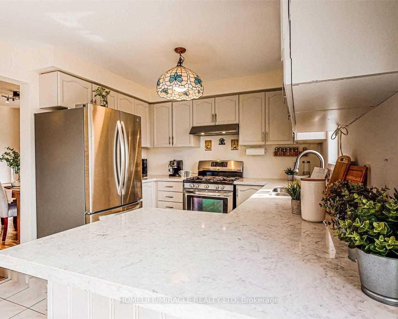Photo 6 of 20 Forecastle Road, Whitby, Port Whitby — HOMEH