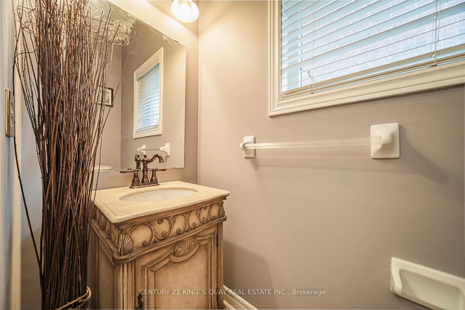 Photo 4 of 46 Pepperberry Road, Vaughan, Patterson — HOMEH