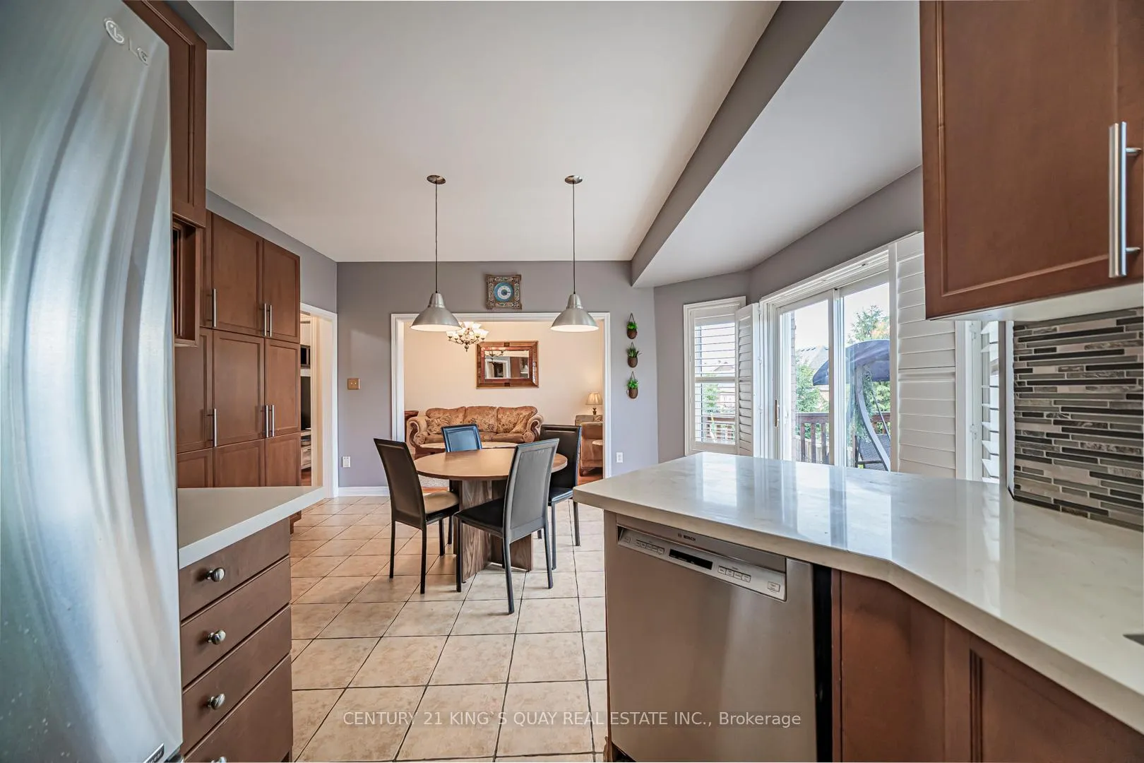 Photo 9 of 46 Pepperberry Road, Vaughan, Patterson — HOMEH