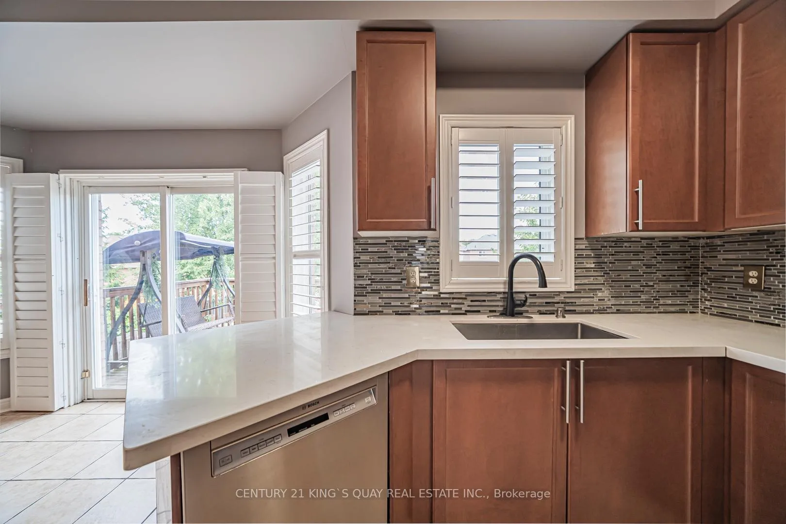 Photo 10 of 46 Pepperberry Road, Vaughan, Patterson — HOMEH