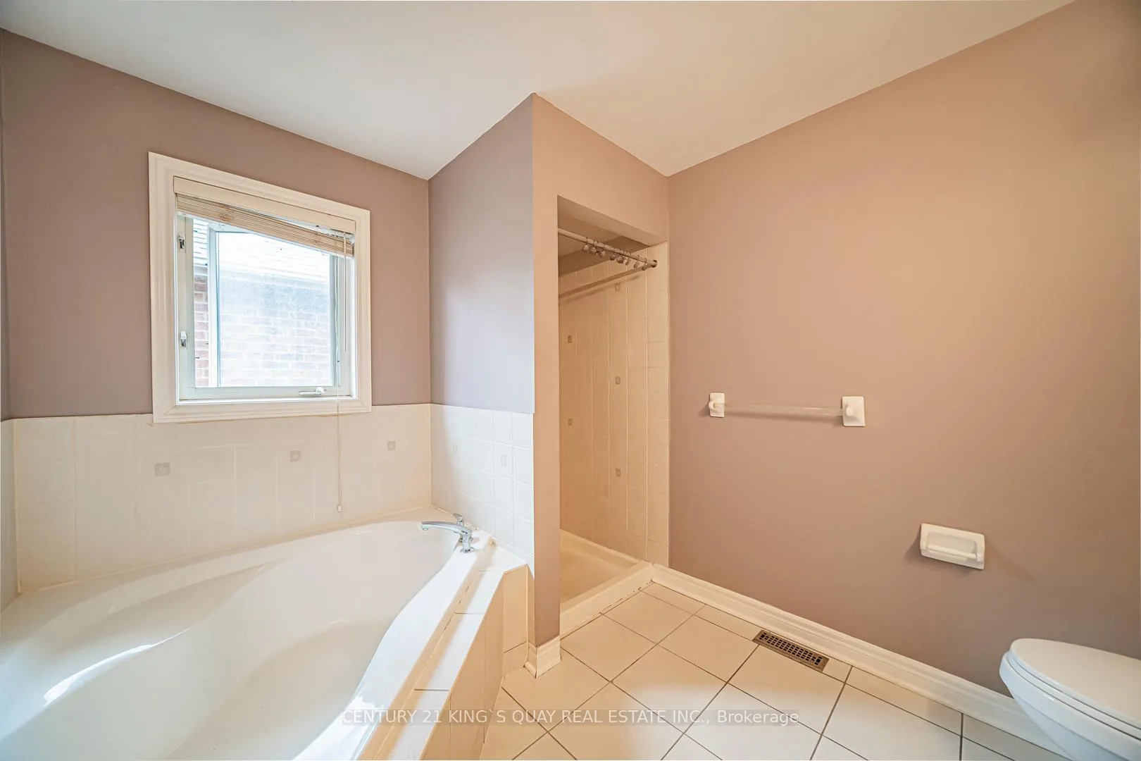 Photo 19 of 46 Pepperberry Road, Vaughan, Patterson — HOMEH