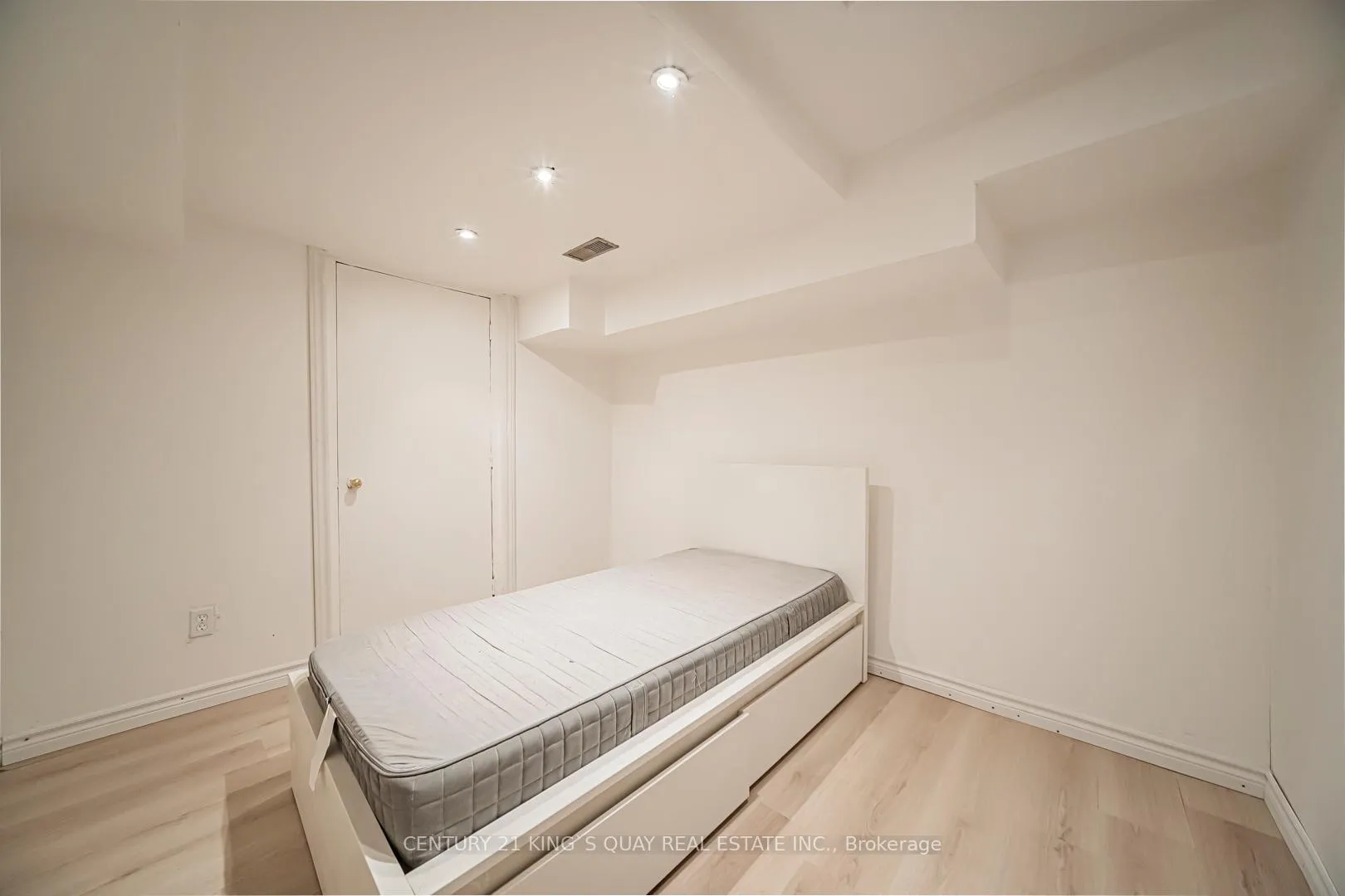 Photo 28 of 46 Pepperberry Road, Vaughan, Patterson — HOMEH