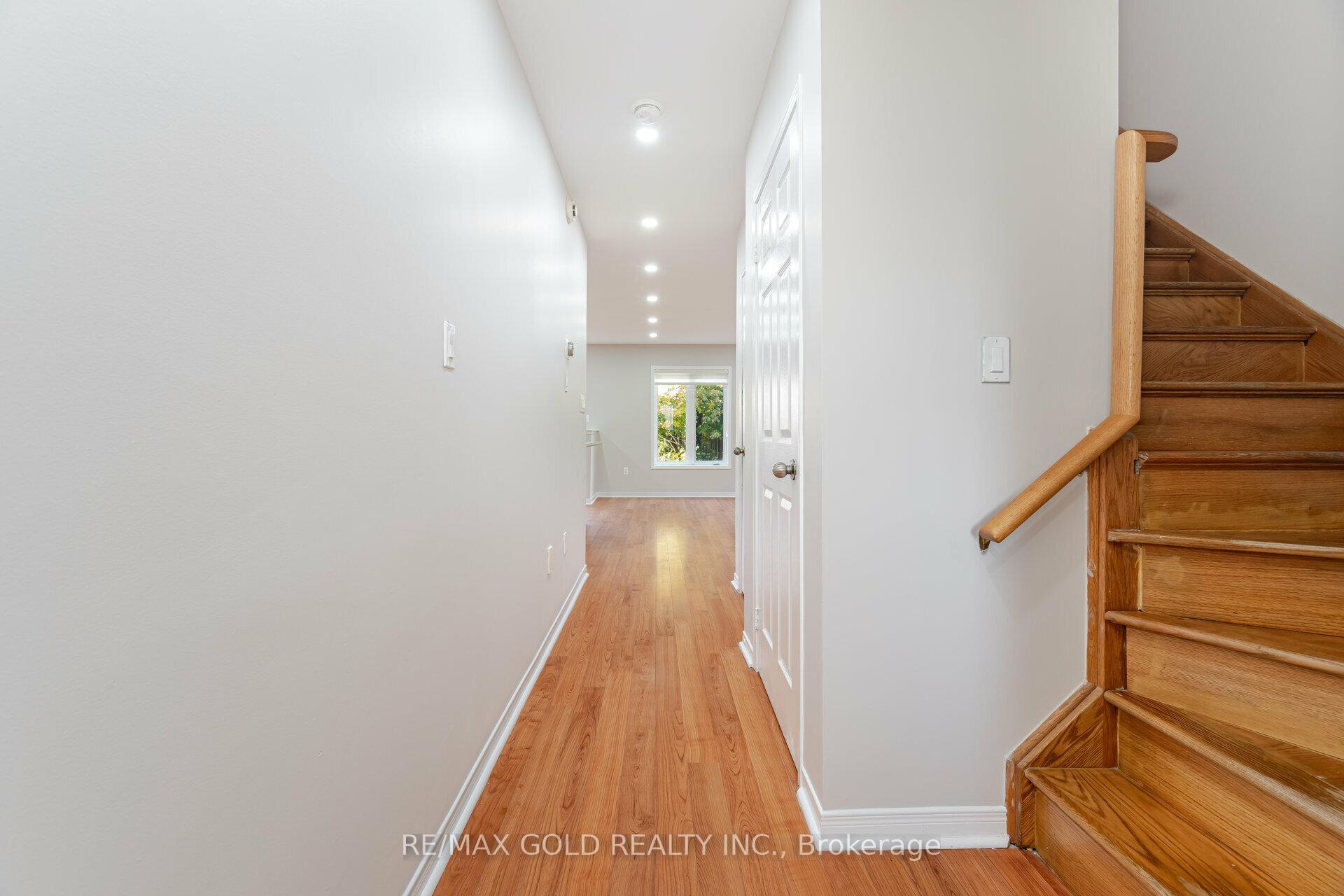 Photo 8 of 20 Bettina Place, Whitby, Rolling Acres — HOMEH