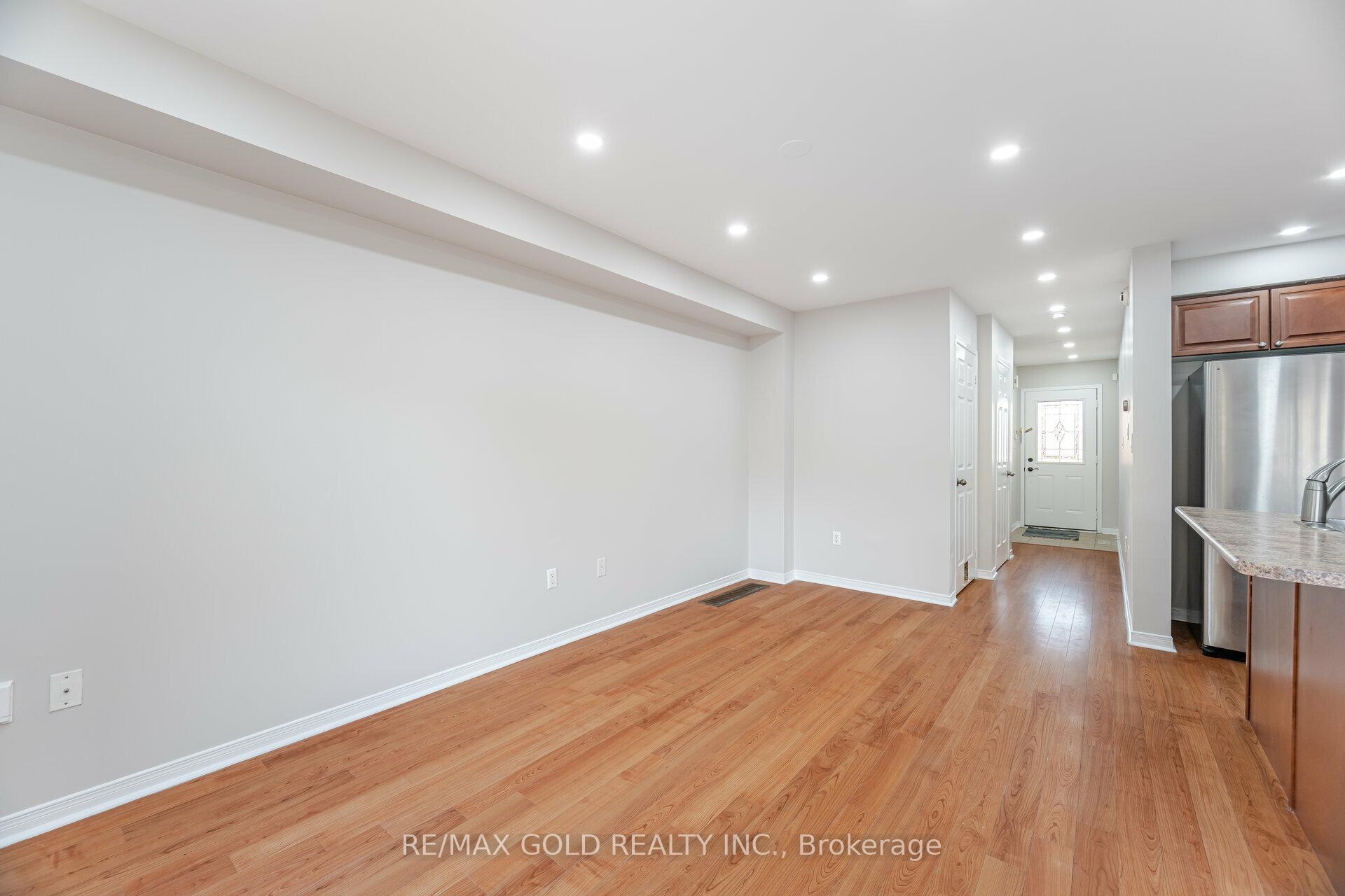 Photo 9 of 20 Bettina Place, Whitby, Rolling Acres — HOMEH