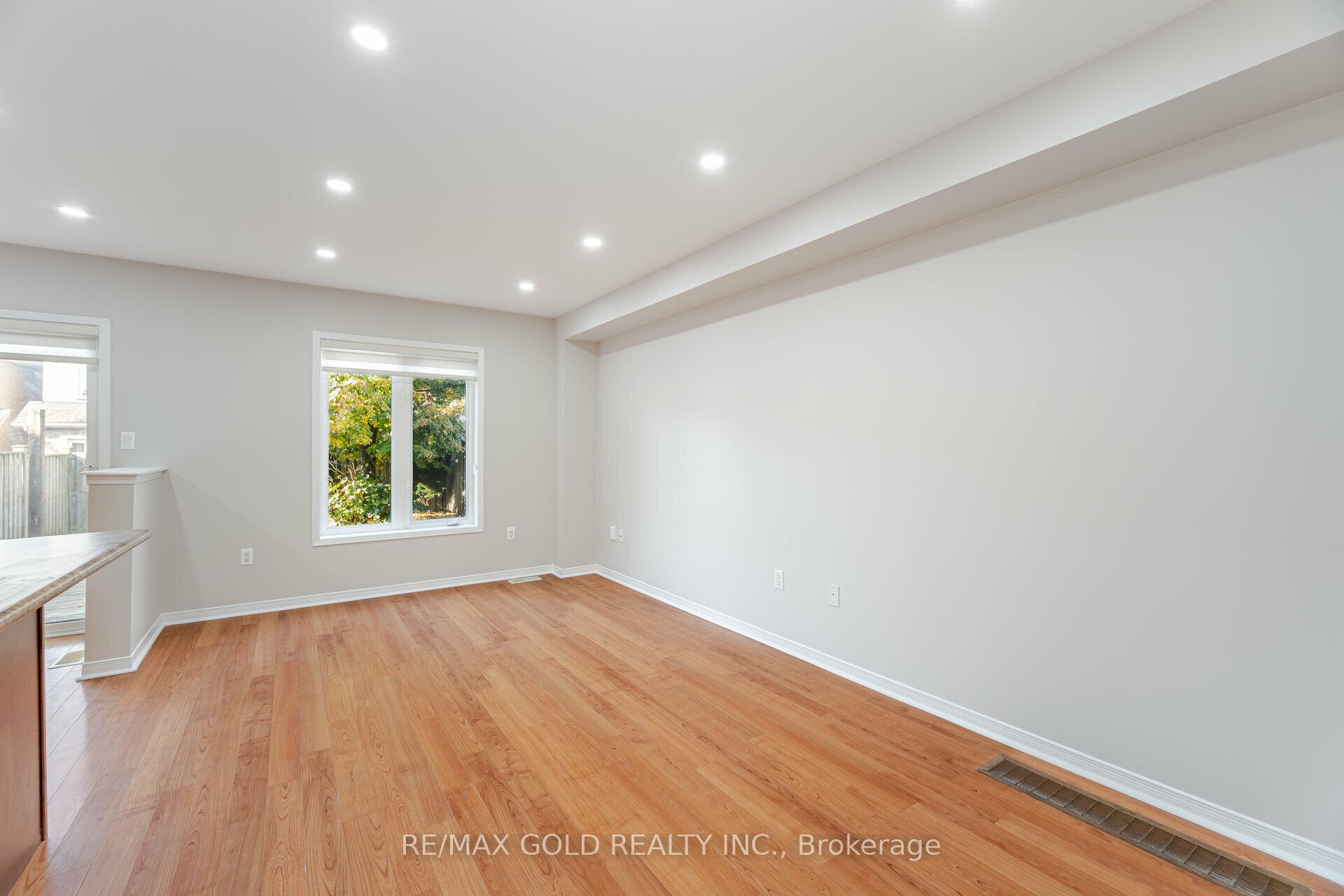 Photo 10 of 20 Bettina Place, Whitby, Rolling Acres — HOMEH