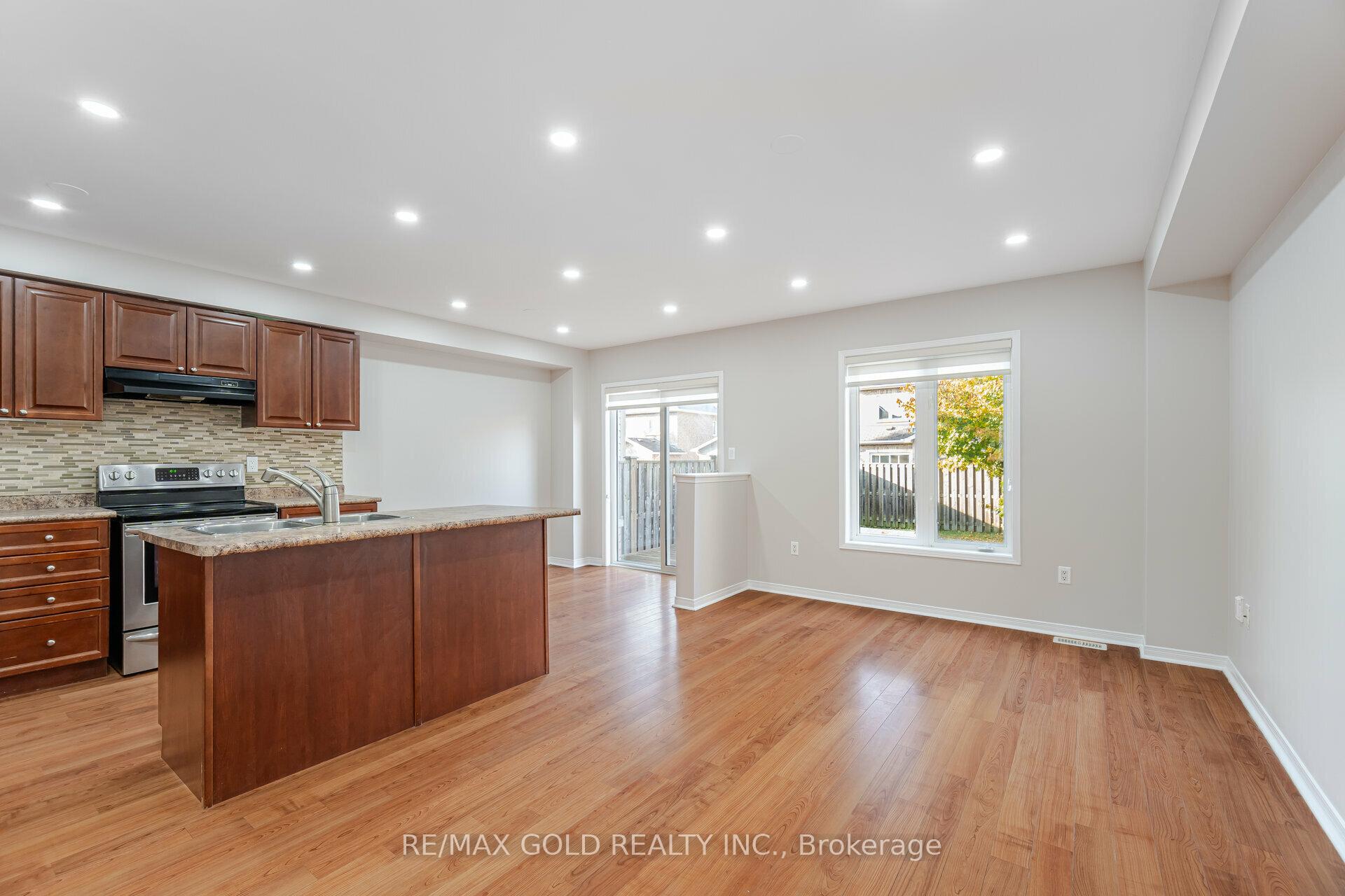 Photo 11 of 20 Bettina Place, Whitby, Rolling Acres — HOMEH