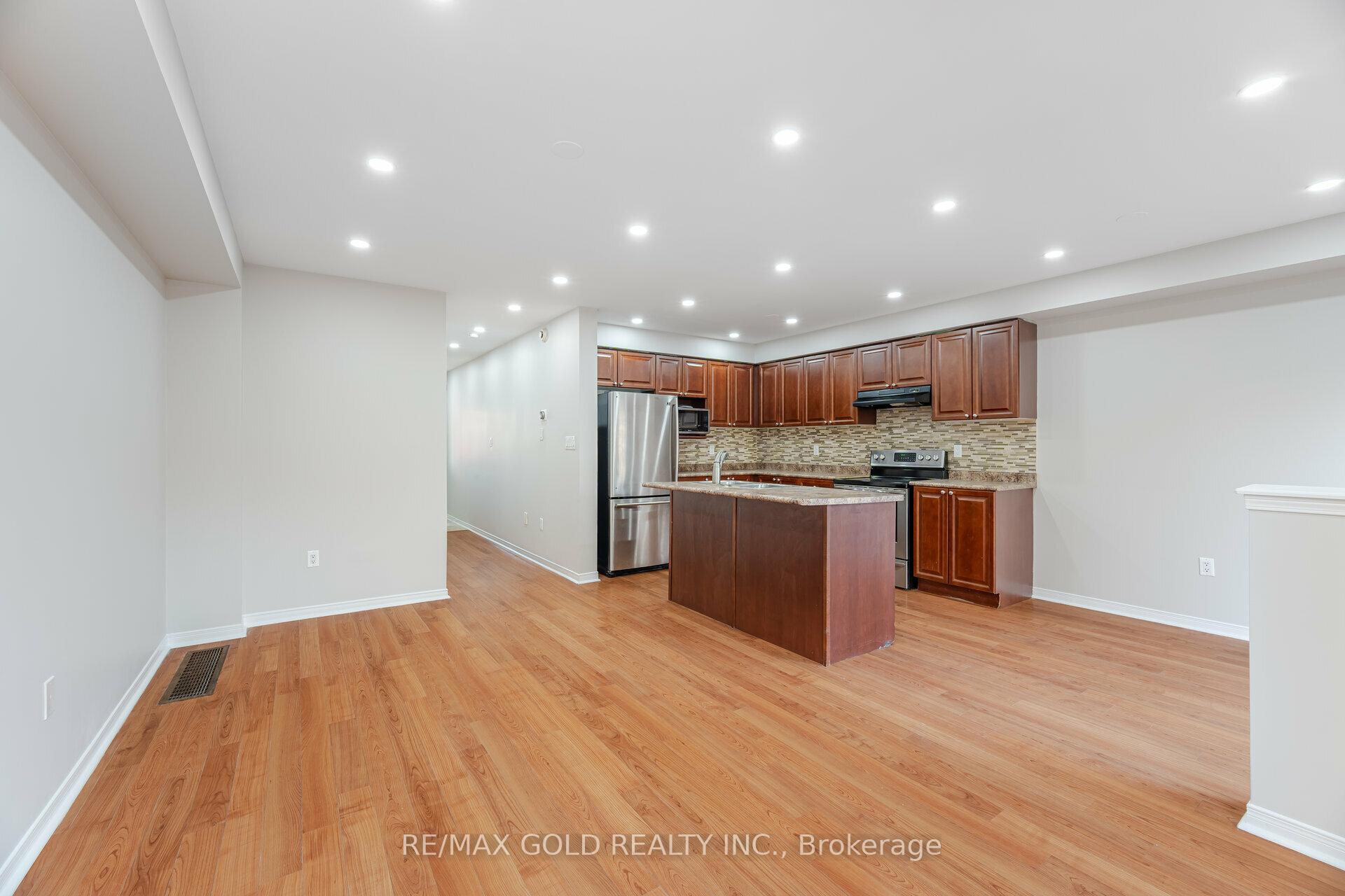 Photo 12 of 20 Bettina Place, Whitby, Rolling Acres — HOMEH
