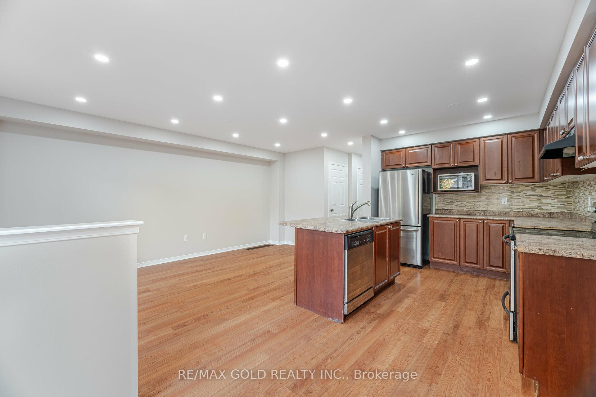 Photo 13 of 20 Bettina Place, Whitby, Rolling Acres — HOMEH