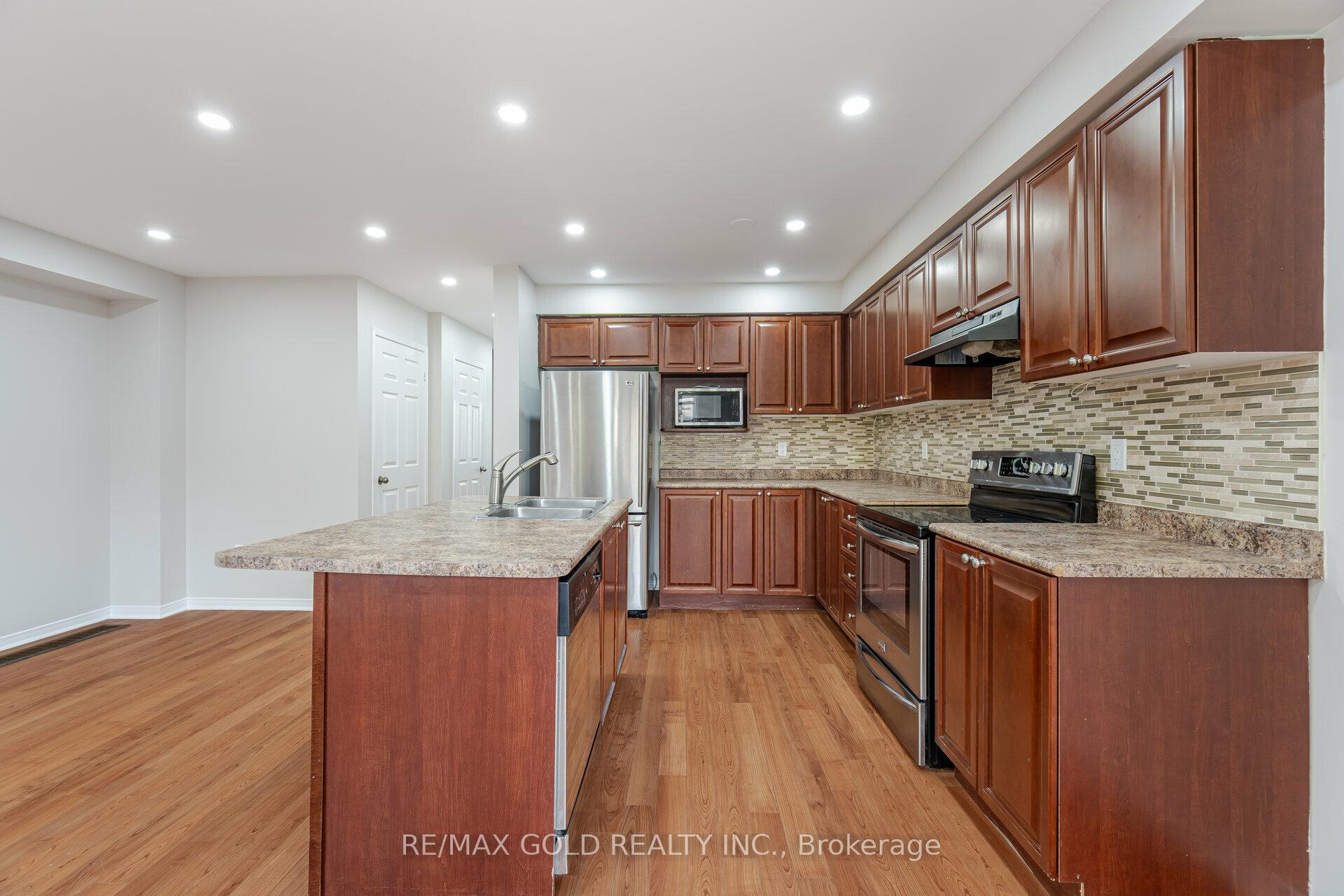 Photo 14 of 20 Bettina Place, Whitby, Rolling Acres — HOMEH