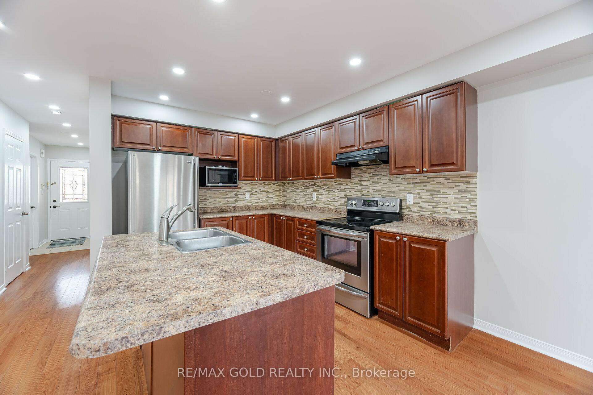 Photo 16 of 20 Bettina Place, Whitby, Rolling Acres — HOMEH