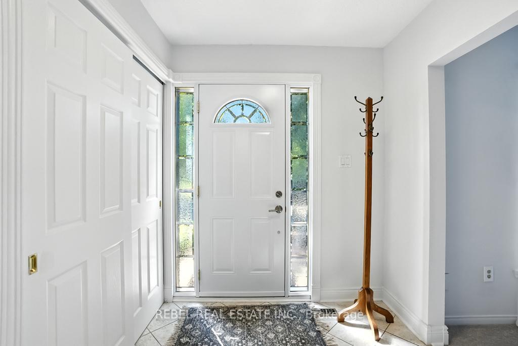 Photo 4 of 1 Maplewood Drive, Whitby, Blue Grass Meadows — HOMEH