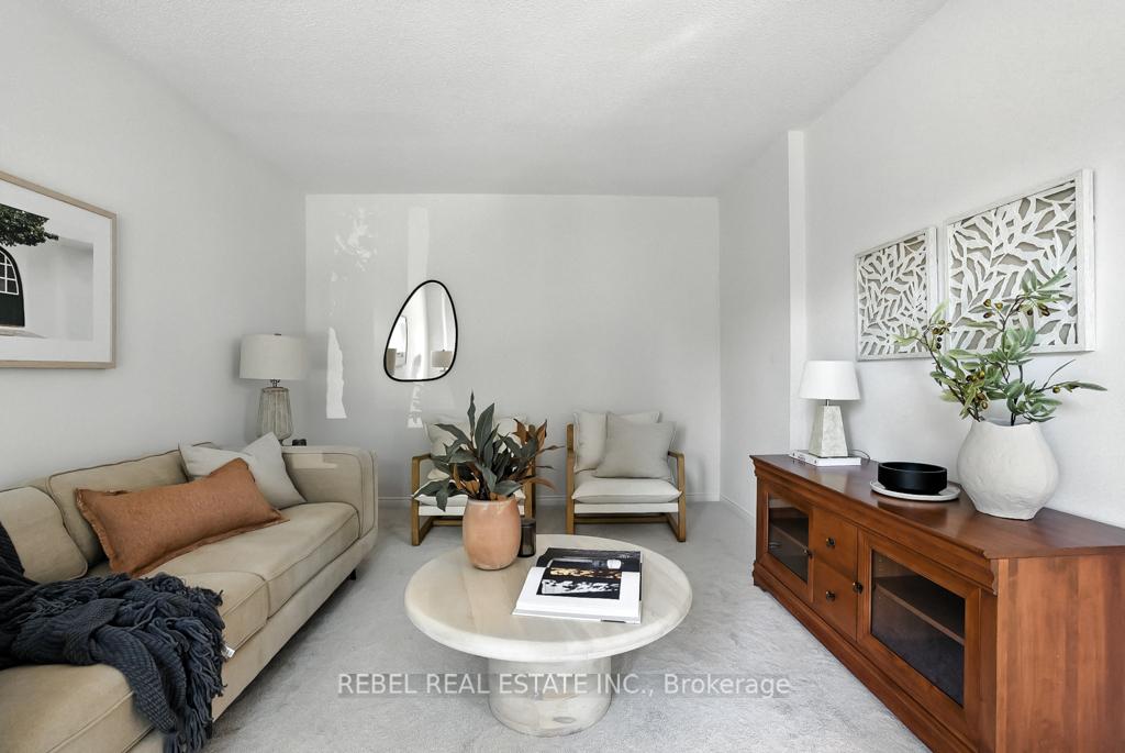 Photo 6 of 1 Maplewood Drive, Whitby, Blue Grass Meadows — HOMEH