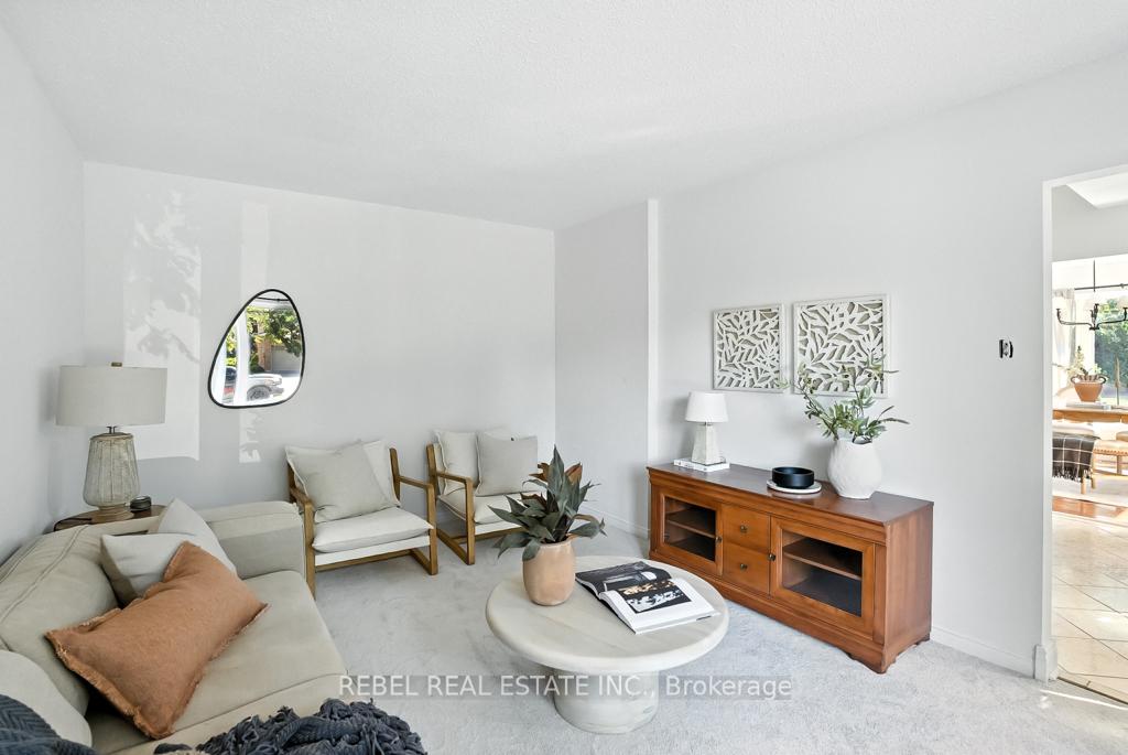 Photo 7 of 1 Maplewood Drive, Whitby, Blue Grass Meadows — HOMEH