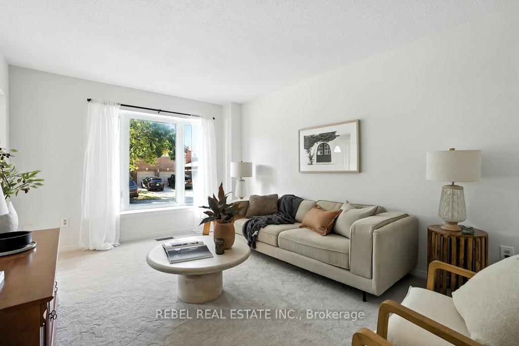 Photo 8 of 1 Maplewood Drive, Whitby, Blue Grass Meadows — HOMEH