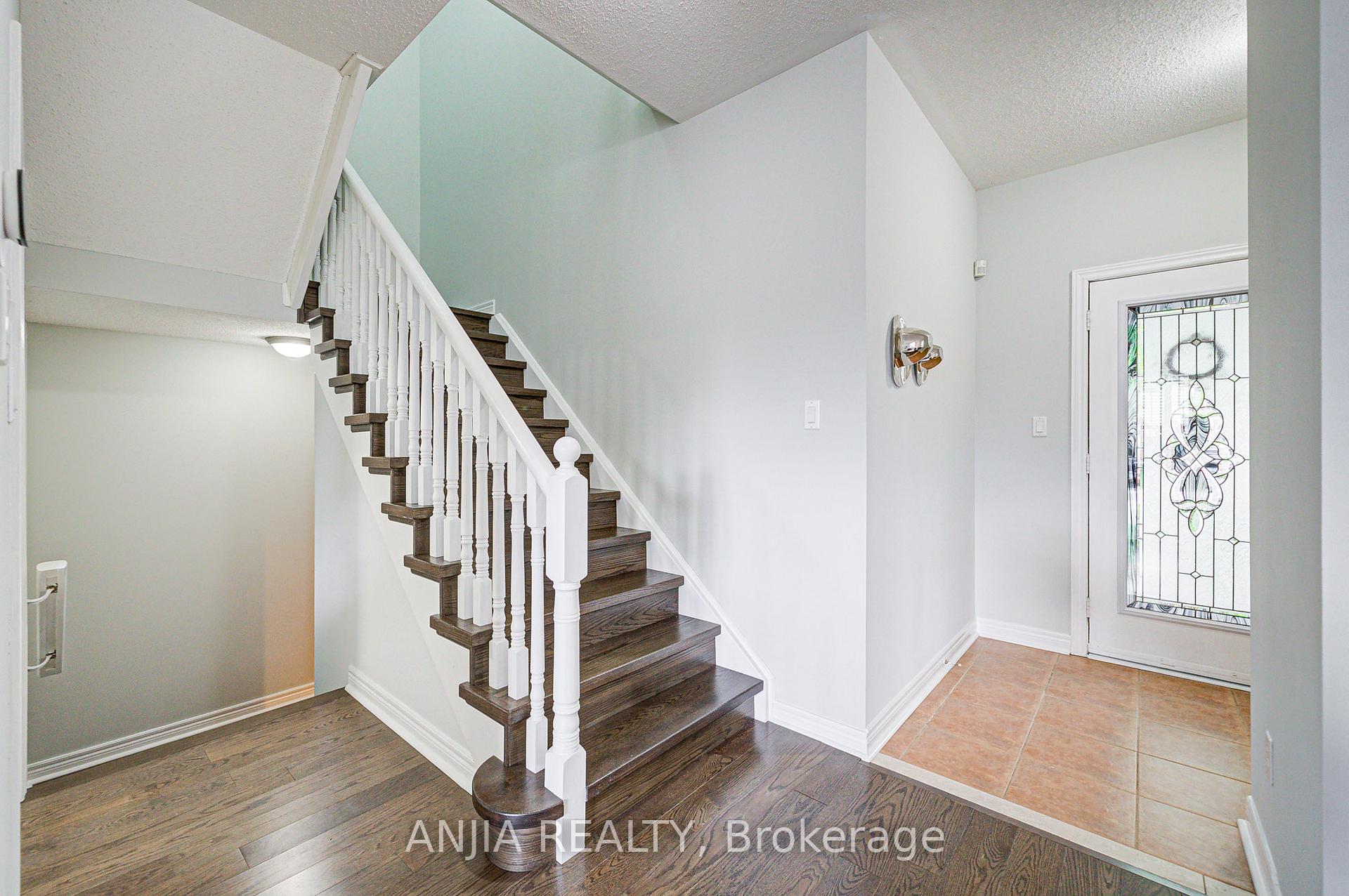 Photo 4 of 100 Charest Place, Whitby, Brooklin — HOMEH