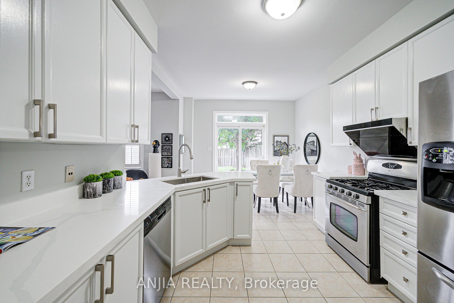 Photo 15 of 100 Charest Place, Whitby, Brooklin — HOMEH