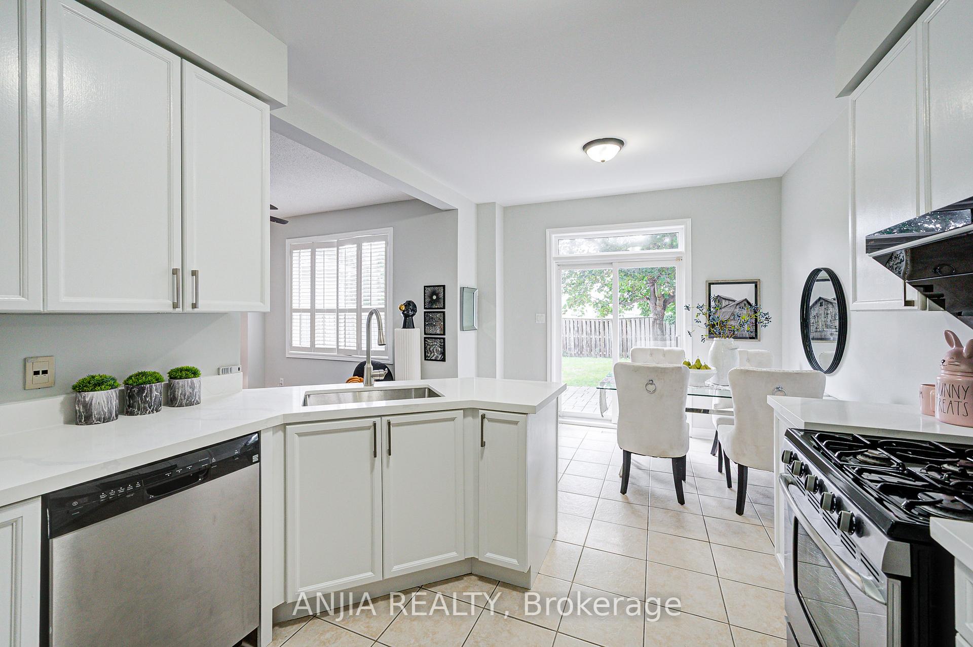 Photo 16 of 100 Charest Place, Whitby, Brooklin — HOMEH
