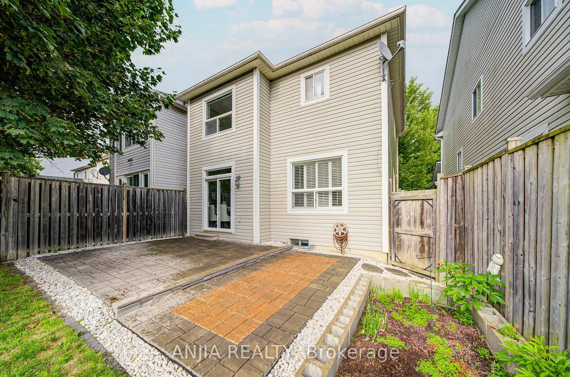 Photo 21 of 100 Charest Place, Whitby, Brooklin — HOMEH