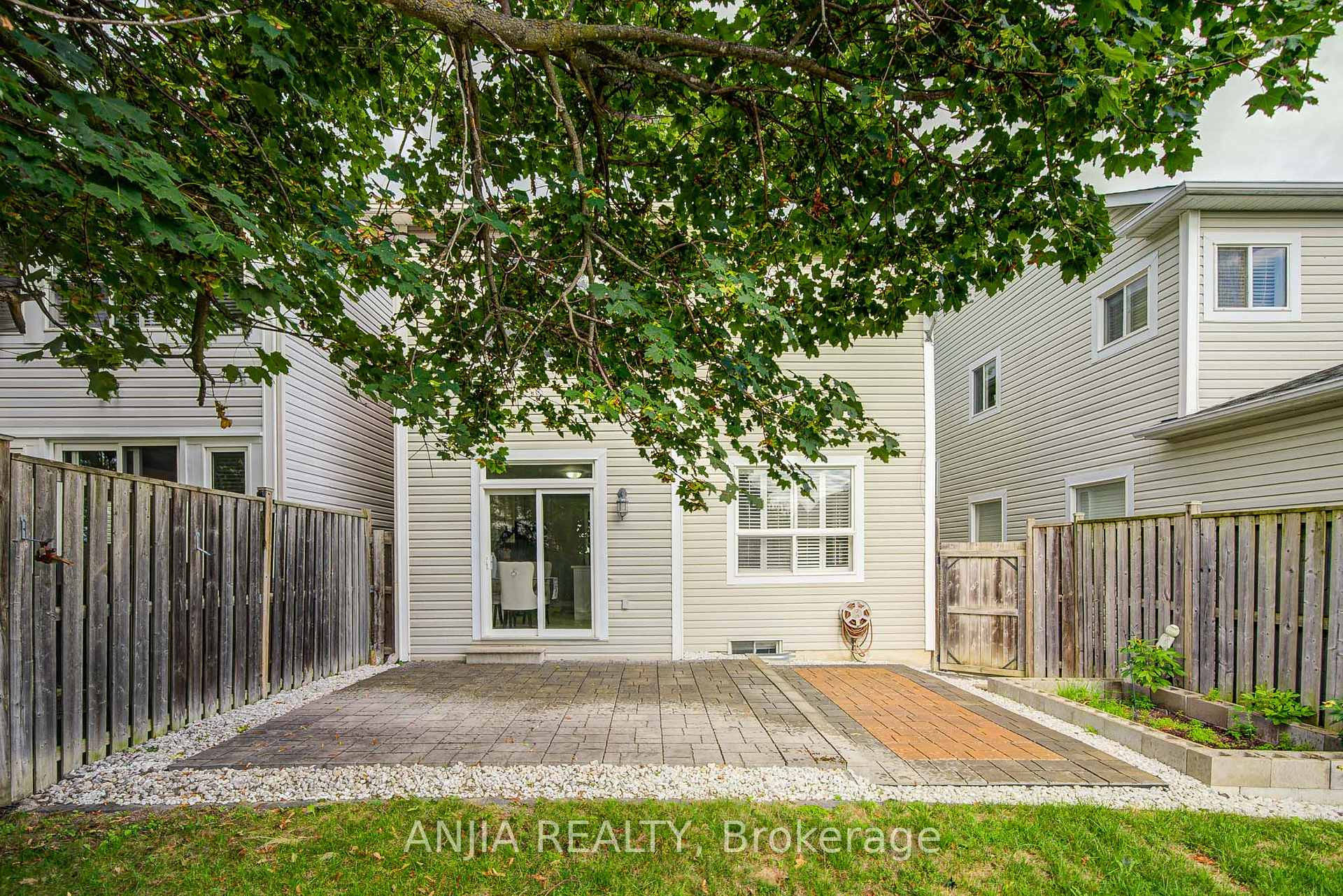 Photo 22 of 100 Charest Place, Whitby, Brooklin — HOMEH