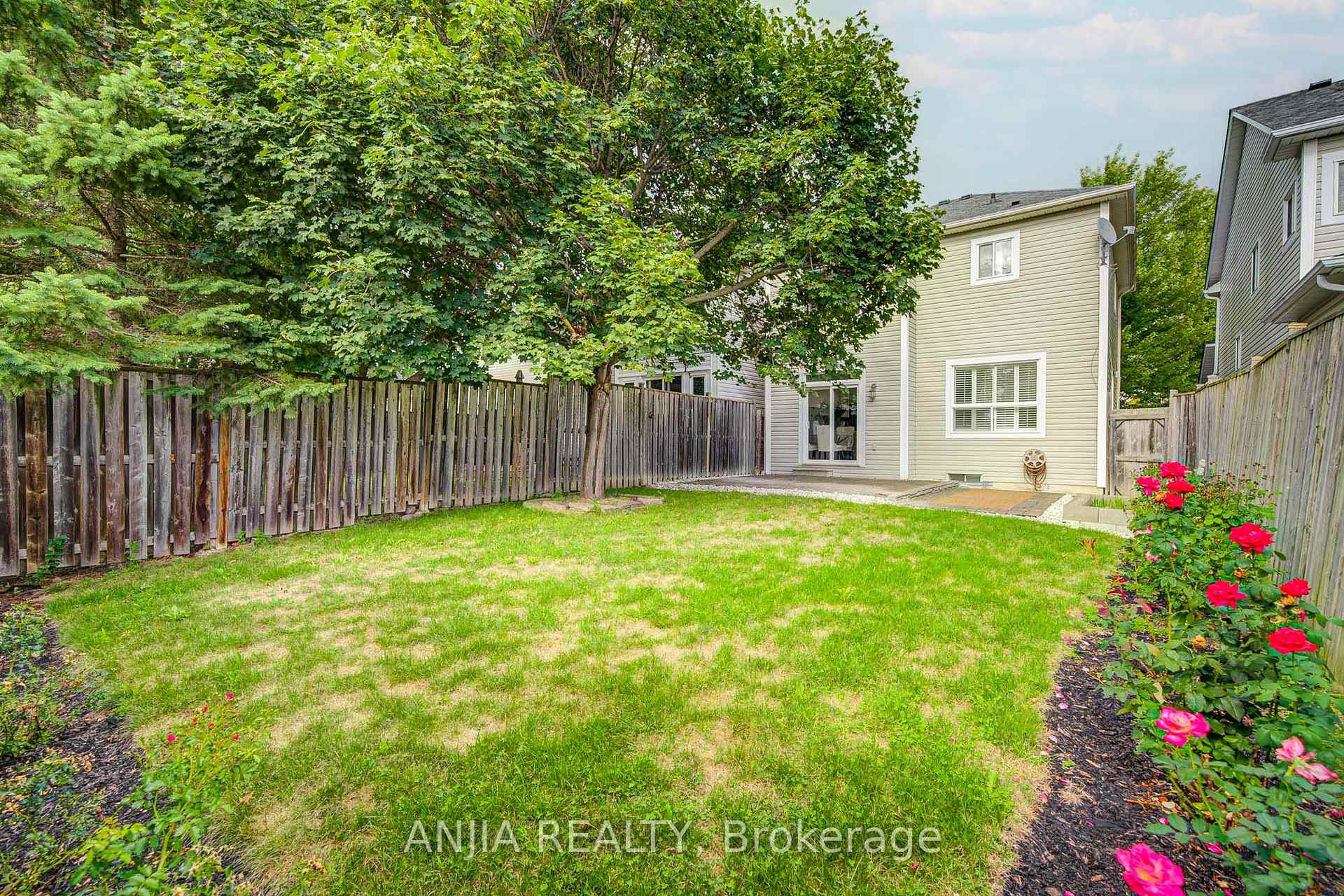 Photo 23 of 100 Charest Place, Whitby, Brooklin — HOMEH