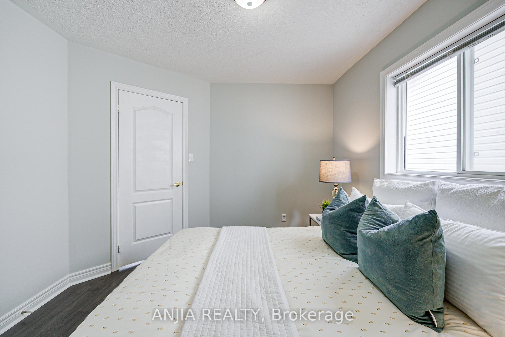 Photo 44 of 100 Charest Place, Whitby, Brooklin — HOMEH